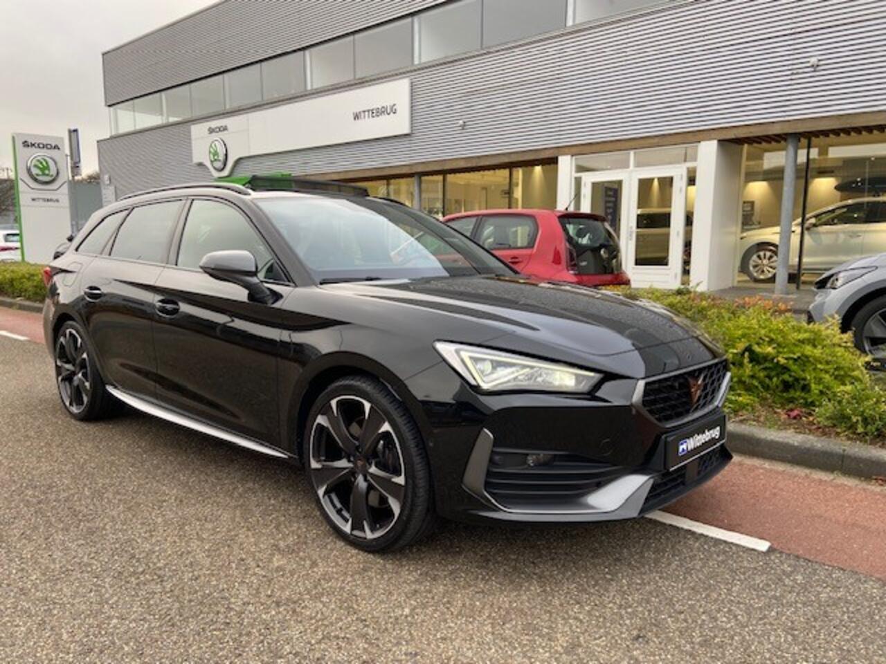 Cupra Leon Sportstourer 1.4 e-Hybrid VZ Black Edition / PANODAK / LEDER / CAMERA / 19"LMV / NAVI / APP.Connect