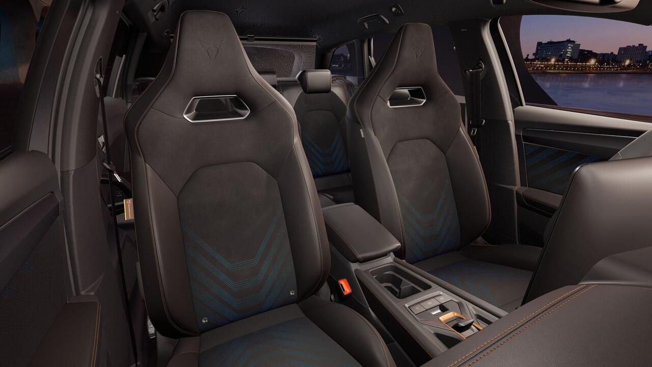 Cupra Leon Sportstourer 1.5 TSI e-Hybrid 272 6DSG VZ Performance | Achteruitrijcamera | Digitaal instrumentenpaneel (Virtual Cockpit) | Draadloze Apple CarPlay(TM), Android Auto(TM)