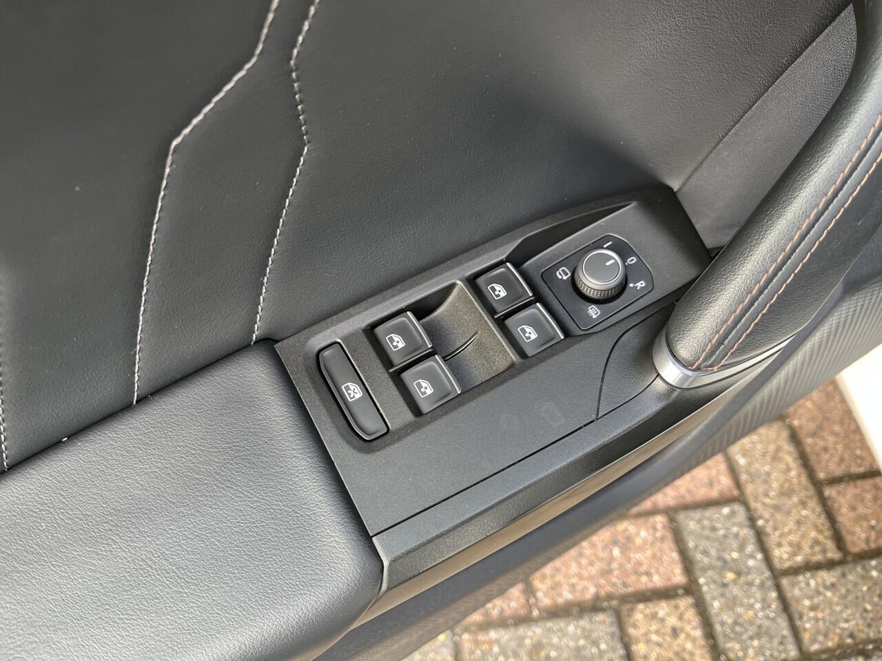 Cupra Leon Sportstourer 1.4 e-Hybrid VZ Performance / AUTOMAAT/ 245 PK/ PANO/ LEER/ SUPER-SPORTSTUUR/ ELEKTR. STOEL/ KEYLESS/ 19" LMV/ FULL LINK/ RIJ-MODI/ STOEL-STUUR VERWARM./ PARK. SENSOREN + CAMERA