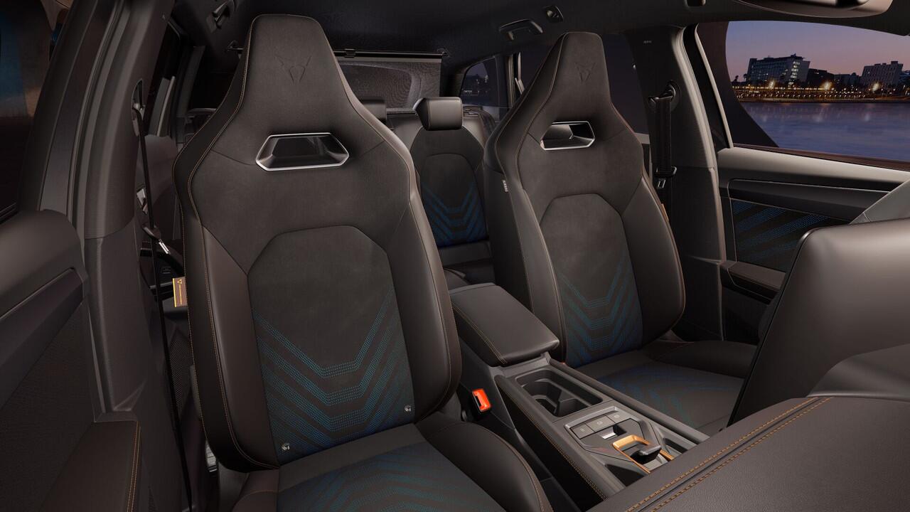 Cupra Leon Sportstourer 1.5 TSI e-Hybrid 272 6DSG VZ Performance | Achteruitrijcamera | Digitaal instrumentenpaneel (Virtual Cockpit) | Draadloze Apple CarPlay(TM), Android Auto(TM)