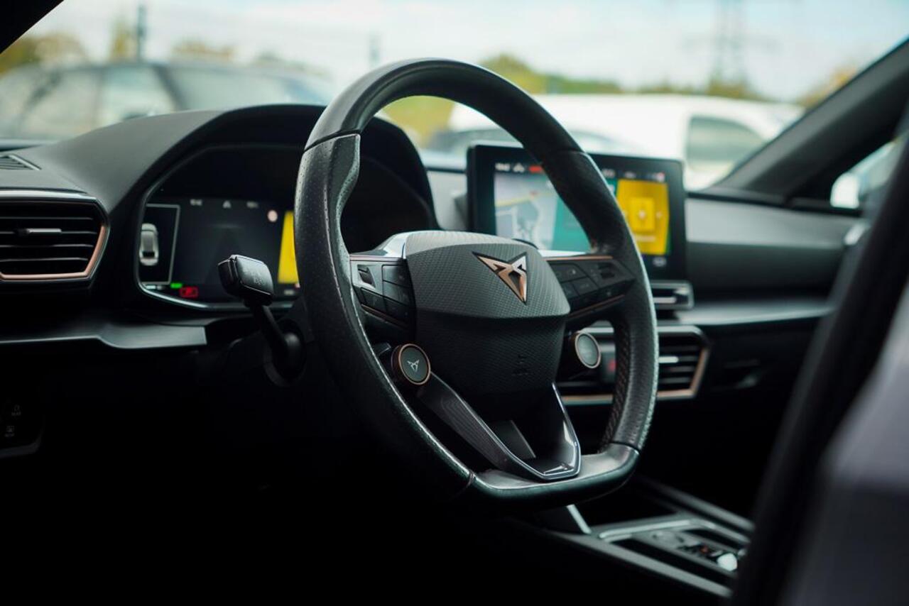 Cupra Leon Sportstourer 1.4 e-Hybrid VZ Copper Edition / Pano / Adaptive Cruise / 19''