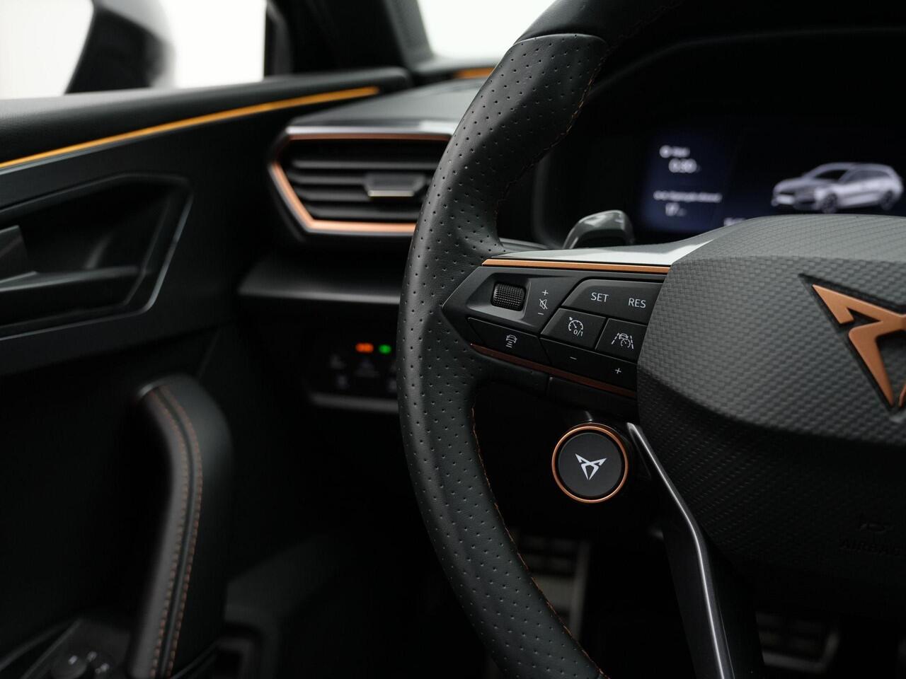 Cupra Leon Sportstourer 1.4 e-Hybrid 245 pk DSG VZ Performance | Trekhaak | Adaptief onderstel | Stuur-/stoelverwarming | Achteruitrijcamera