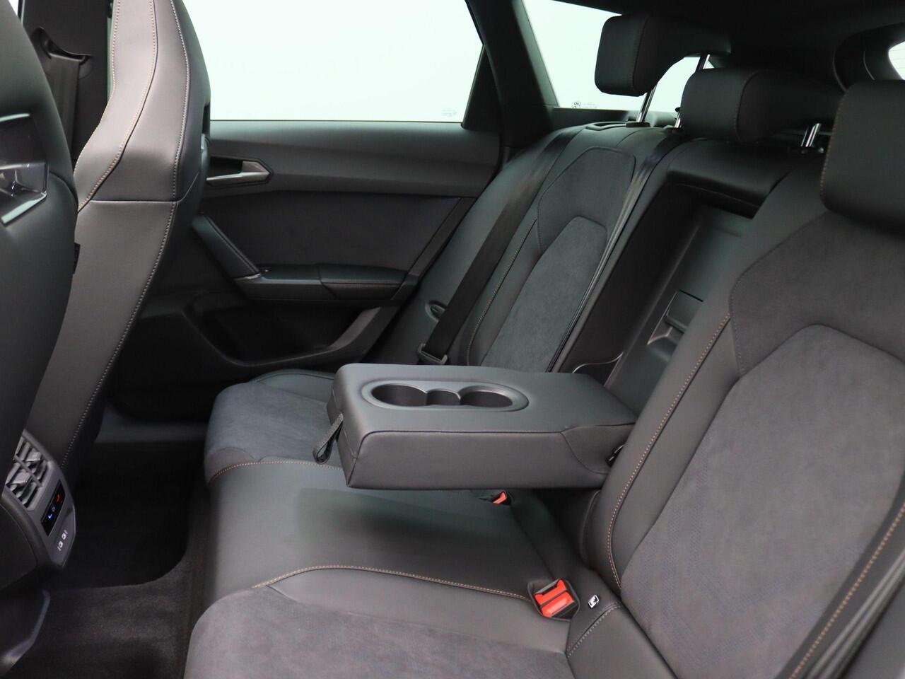 Cupra Leon Sportstourer 1.5 TSI e-Hybrid VZ Performance 272 PK DSG matrix led, schuif-kanteldak, achteruitrijcamera, stuur-stoelverwarming, adaptive cruise met travel assist, elek. verstelbare voorstoel, side assist, keyless, 19" lichtmetaal