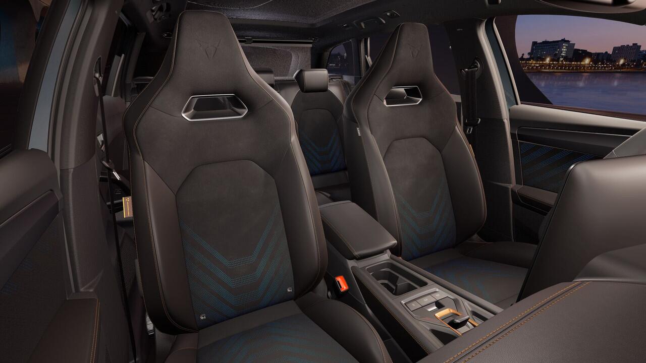 Cupra Leon Sportstourer 1.5 TSI e-Hybrid 272 6DSG VZ Performance | Achteruitrijcamera | Digitaal instrumentenpaneel (Virtual Cockpit) | Draadloze Apple CarPlay(TM), Android Auto(TM)