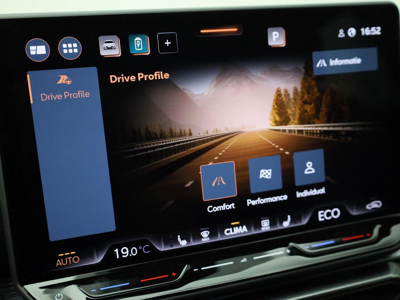 Cupra Leon Sportstourer 1.5 TSIe-Hybrid 150kW/204PK DSG · Apple/Android Car Play · Camera + Parkeersensoren · LED · Garantie tot 10-07-2028 of 90000km.