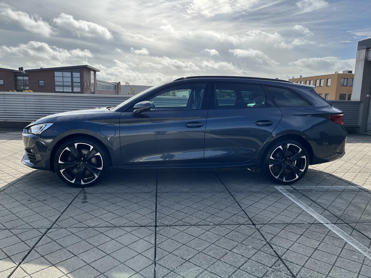 Cupra Leon Sportstourer 1.4 245pk e-Hybrid Black Edition DSG Automaat Supersport / Leder / Panoramadak / 19"LM Velgen / Memorystoel / Navigatie