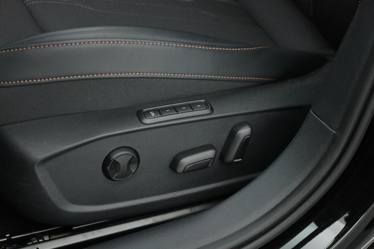 Cupra Leon Sportstourer 1.4 e-Hybrid | Pano | Adapt. Cruise | Camera | Keyless | Memory seat | Apple CarPlay