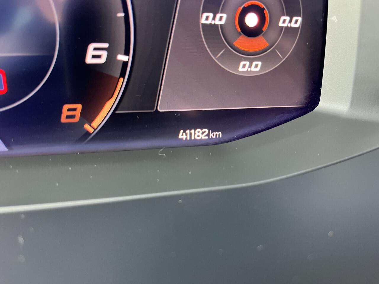 Cupra Leon Sportstourer 1.4 e-Hybrid Performance / AUTOMAAT/ PANO/ CAMERA/ PARK. SENSOREN/ MEMORY SEATS/ KEYLESS/ CRUISE/ STOEL-STUURVERWARM./ FULL LINK/ NAVI/ CLIMA/ DAB/ 18" LMV