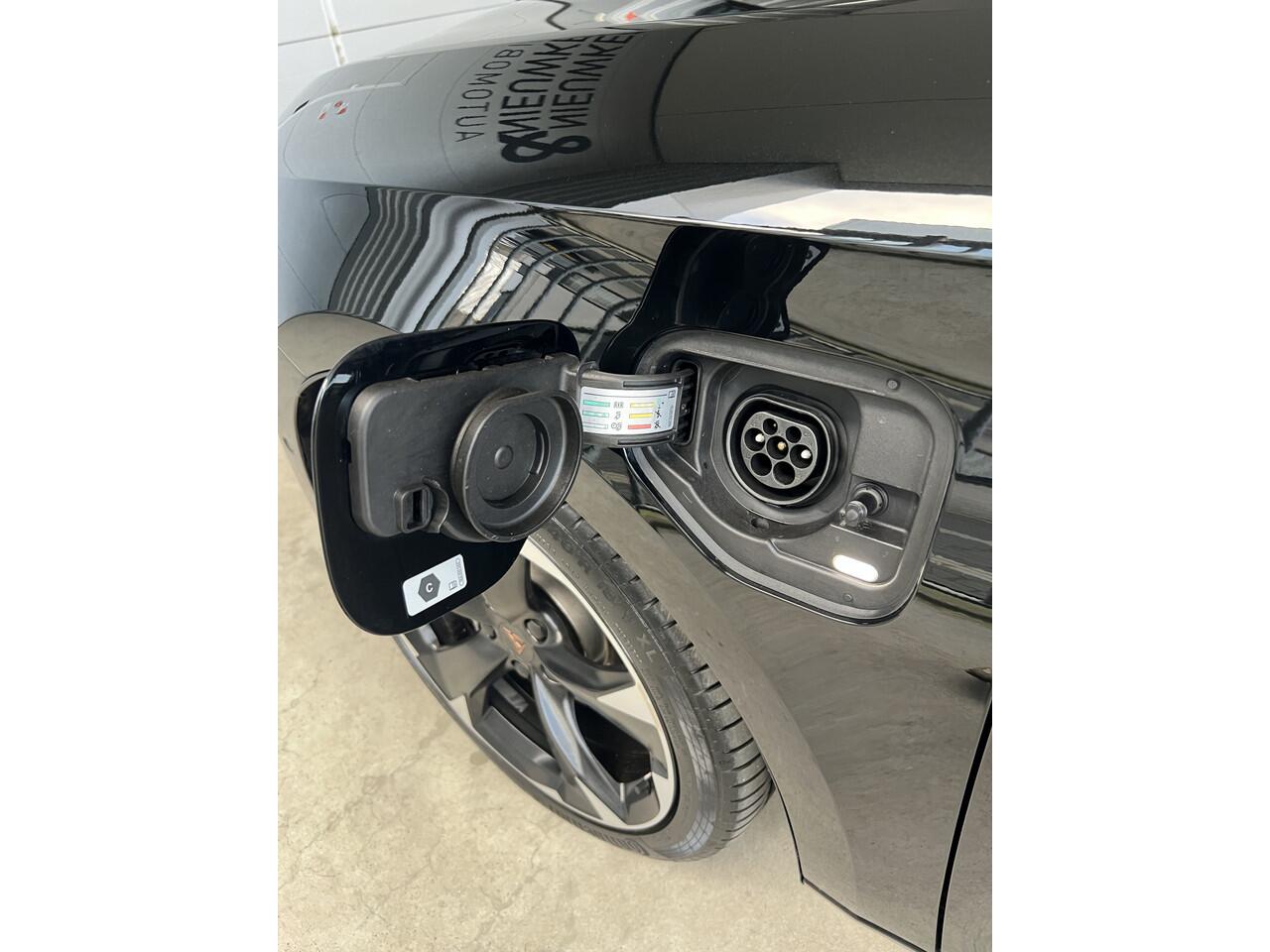 Cupra Leon Sportstourer 1.4 e-Hybrid Business | AUTOMAAT | CARPLAY/ANDROID | CAMERA | NAVI | ADAPTIVE CRUISE CONTROL | KEYLESS | CLIMATE CONTROL | PDC V+A | SPORTSTOELEN | STOEL/STUURVERWARMING | SFEERVERLICHTING