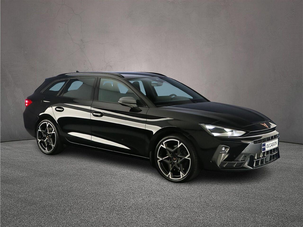 Cupra Leon Sportstourer VZ Performance 1.5 TSI e-Hybrid 272pk DSG Automaat Trekhaak, Achteruitrijcamera, Elektrische achterklep, Adaptive cruise control, Stuurwiel verwarmd