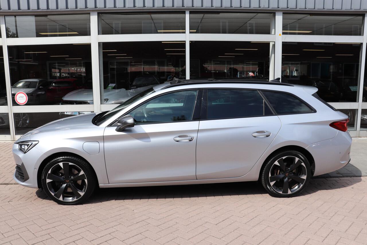 Cupra Leon Sportstourer 1.5 eTSI Business Edition Panorama dak, sfeer verlichting, navigatie.