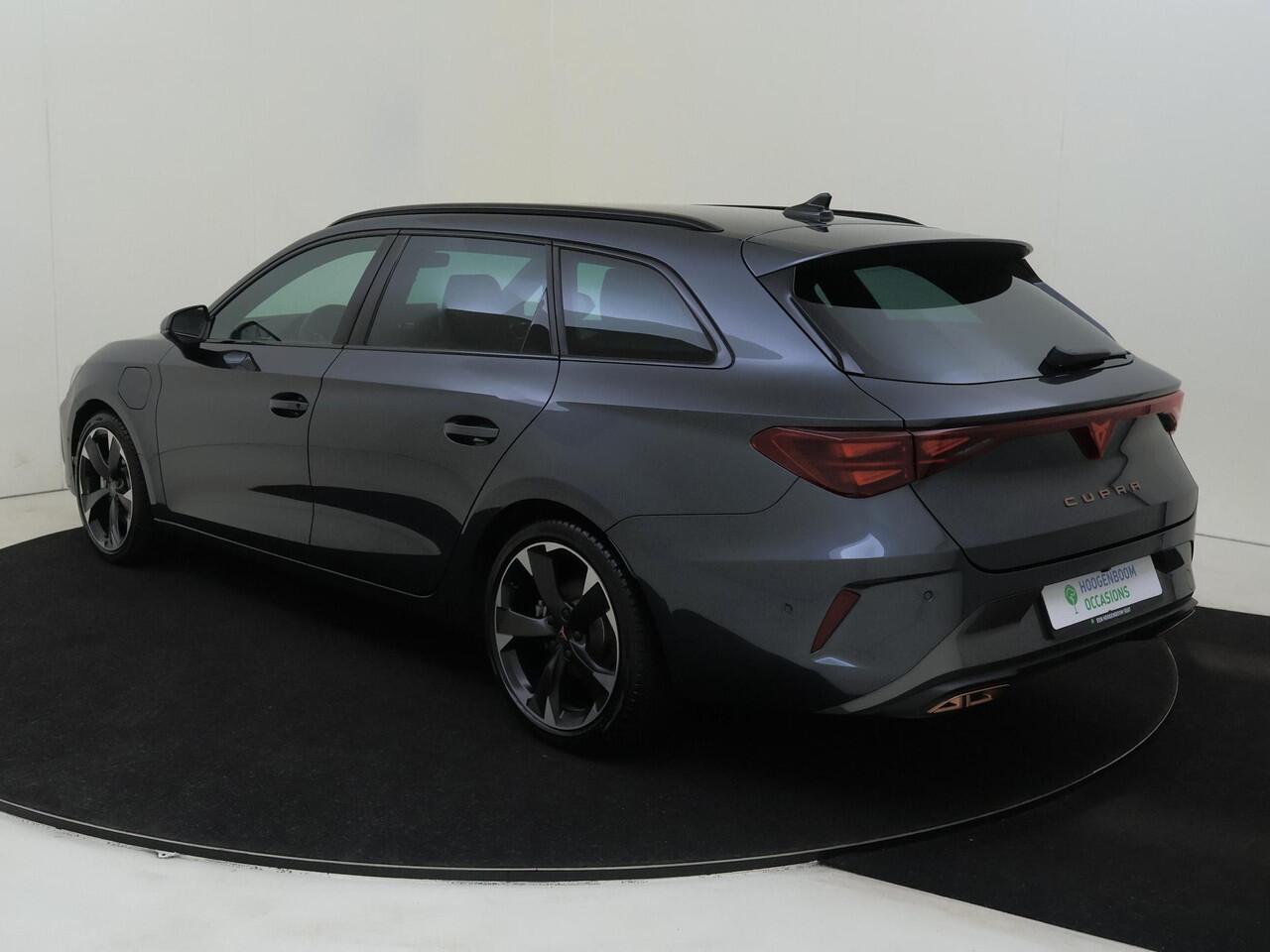 Cupra Leon Sportstourer 1.5 TSI e-Hybrid Business | Parkeerasisstent | Keyless | Stoel- en stuurwielverwarming | Achteruitrijcamera | Navigatie | 3-zone airco | Dodehoek detectie |