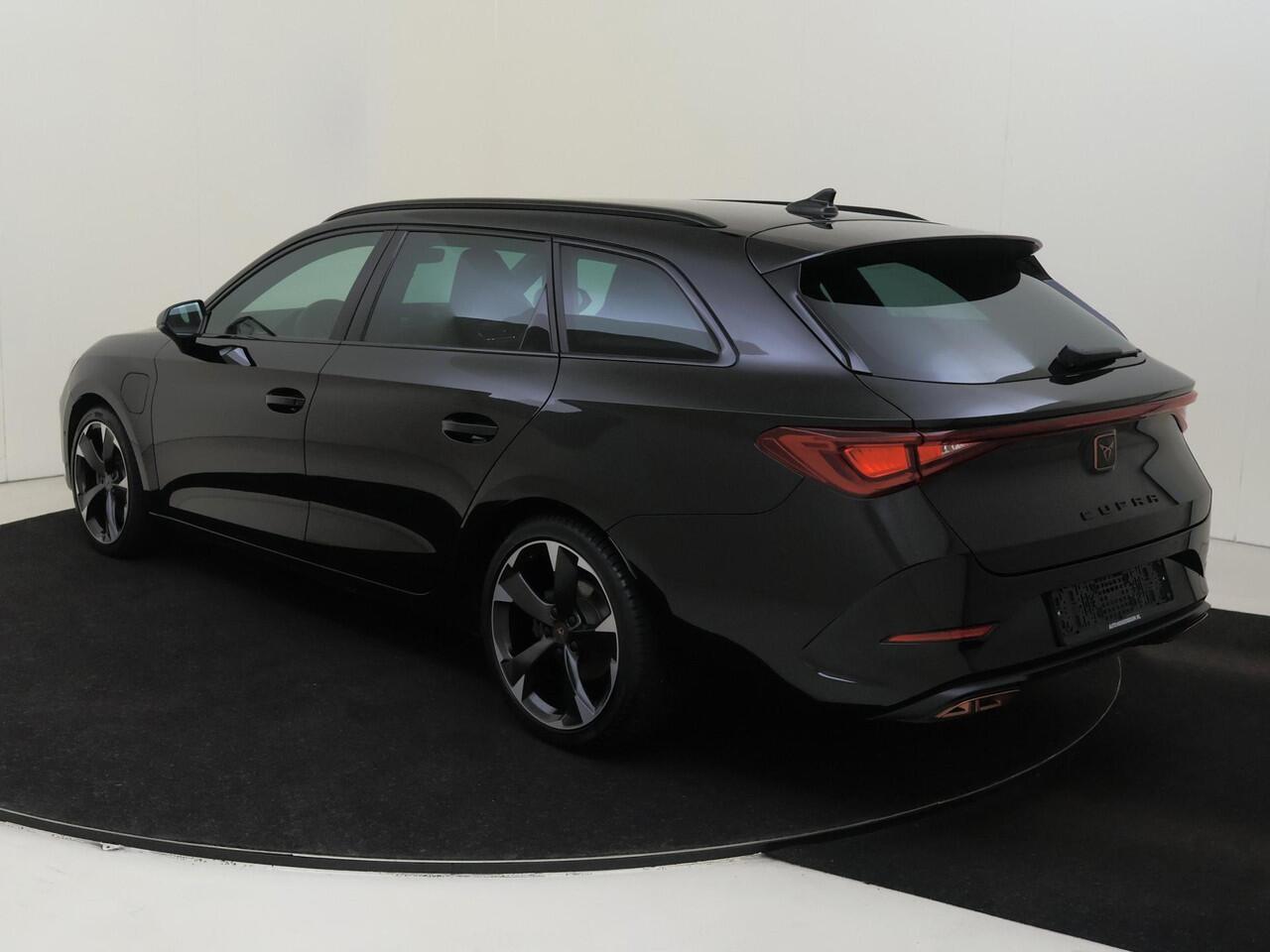 Cupra Leon Sportstourer 1.4 e-Hybrid VZ Business | Parkeerassistent | Keyless | Adaptieve demping | Stoel- en stuurwielverwarming | Navigatie | Dodehoek detectie | Adaptieve cruise control |