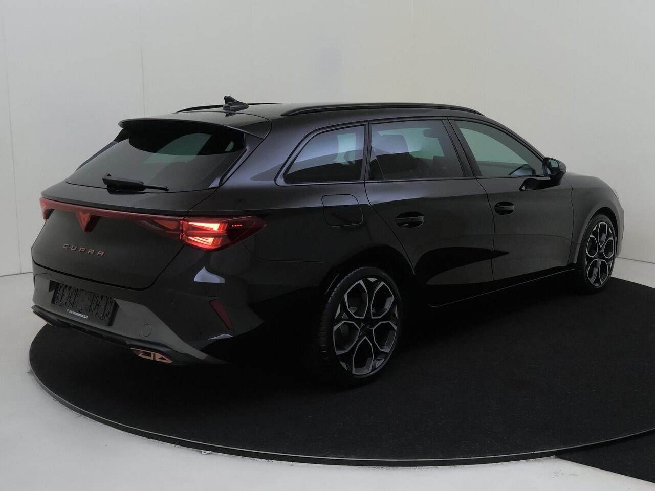 Cupra Leon Sportstourer 1.5 TSI e-Hybrid Business | Achteruitrijcamera | Sfeerverlichting | CarPlay | Adaptieve cruise control | Stuurwiel verwarmd | Voorklimatisering | 3-zone airco |