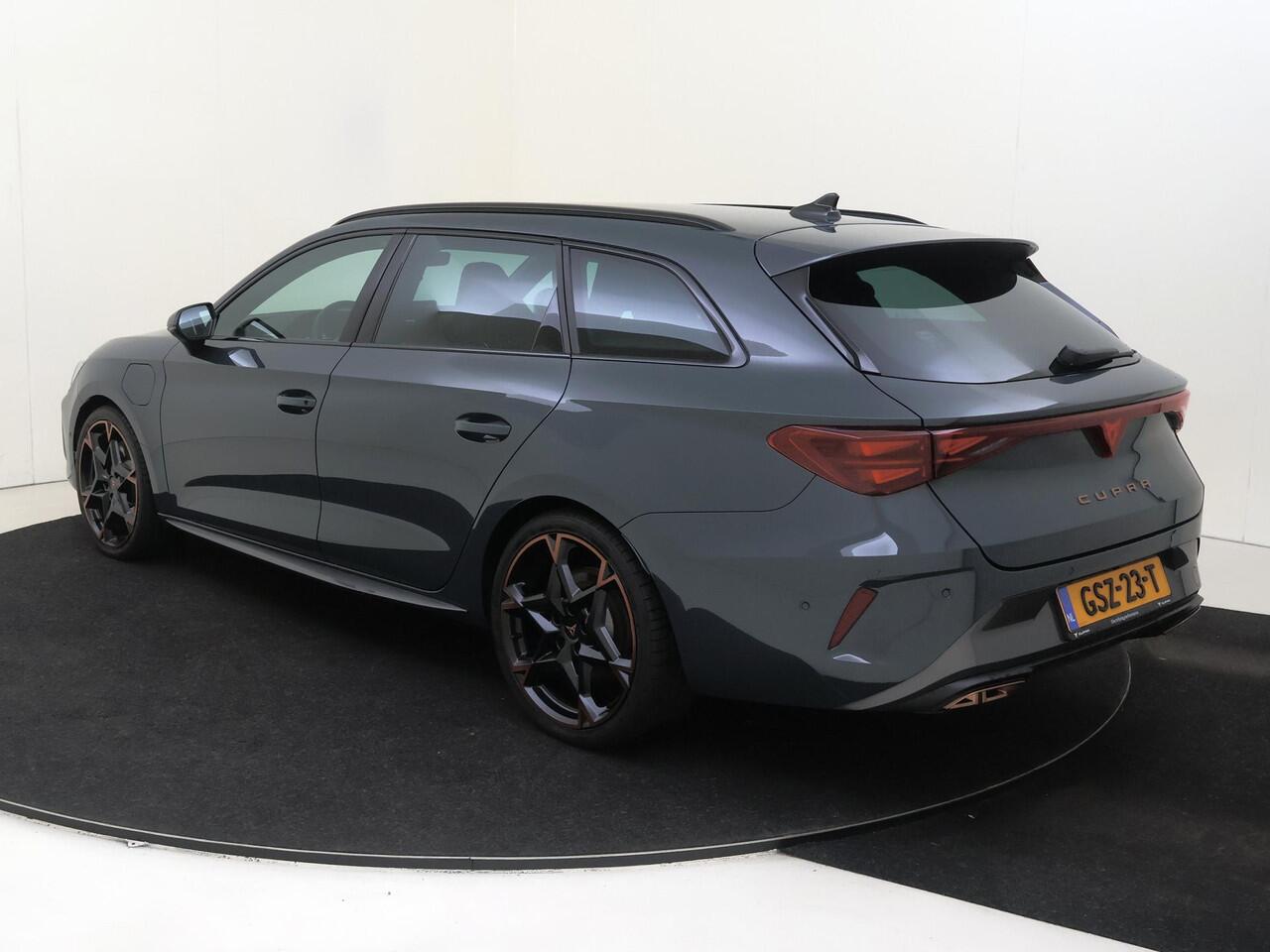 Cupra Leon Sportstourer 1.5 TSI e-Hybrid VZ Performance | Sennheiser sound | Travel Assist | Dodehoek sensor | Achteruitrijcamera | Carplay | Navigatie | Elektrische achterklep