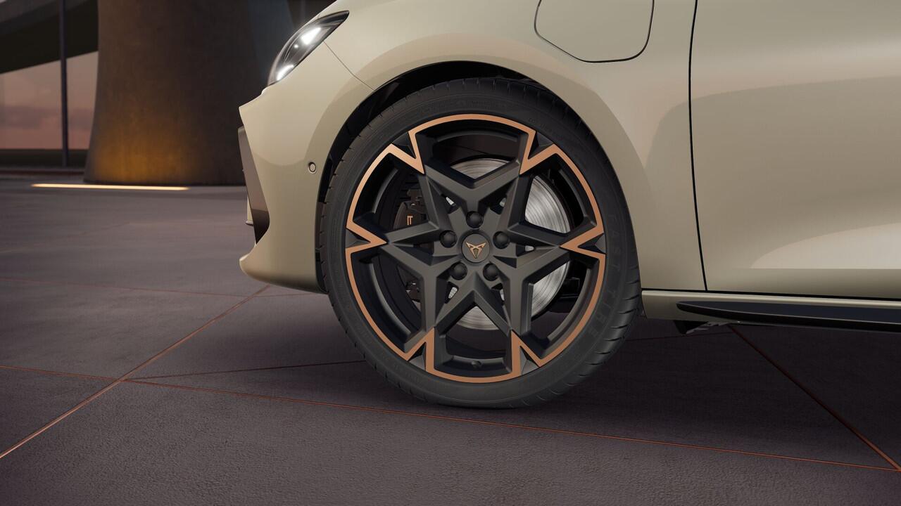 Cupra Leon Sportstourer 1.5 TSI e-Hybrid 272 6DSG VZ Performance | Achteruitrijcamera | Digitaal instrumentenpaneel (Virtual Cockpit) | Draadloze Apple CarPlay(TM), Android Auto(TM)