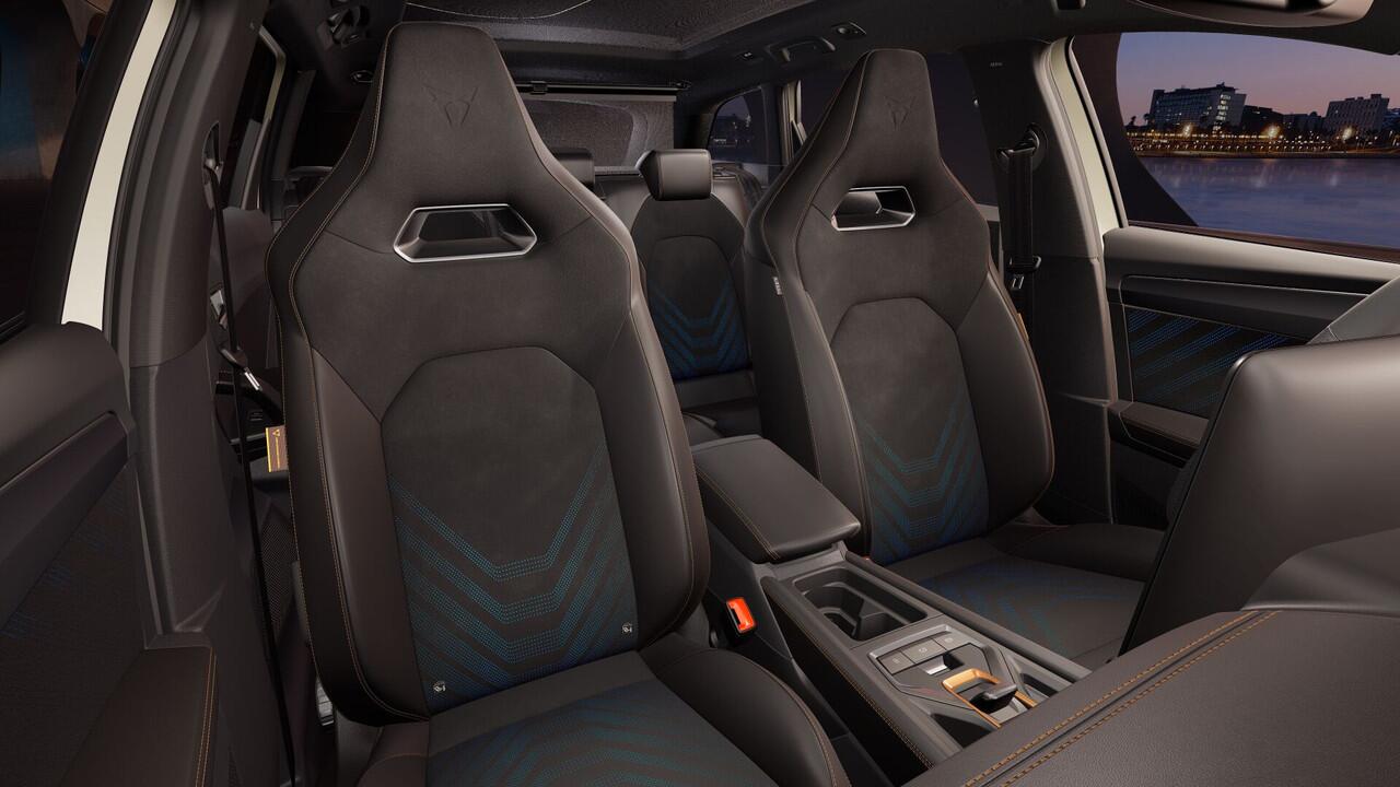 Cupra Leon Sportstourer 1.5 TSI e-Hybrid 272 6DSG VZ Performance | Achteruitrijcamera | Digitaal instrumentenpaneel (Virtual Cockpit) | Draadloze Apple CarPlay(TM), Android Auto(TM)