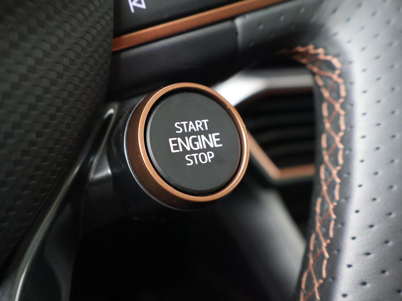 Cupra Leon Sportstourer 1.4 e-Hybrid VZ Performance | 245 PK | SoH 97% | Panoramadak | Elek. achterklep | Adaptive cruise control |