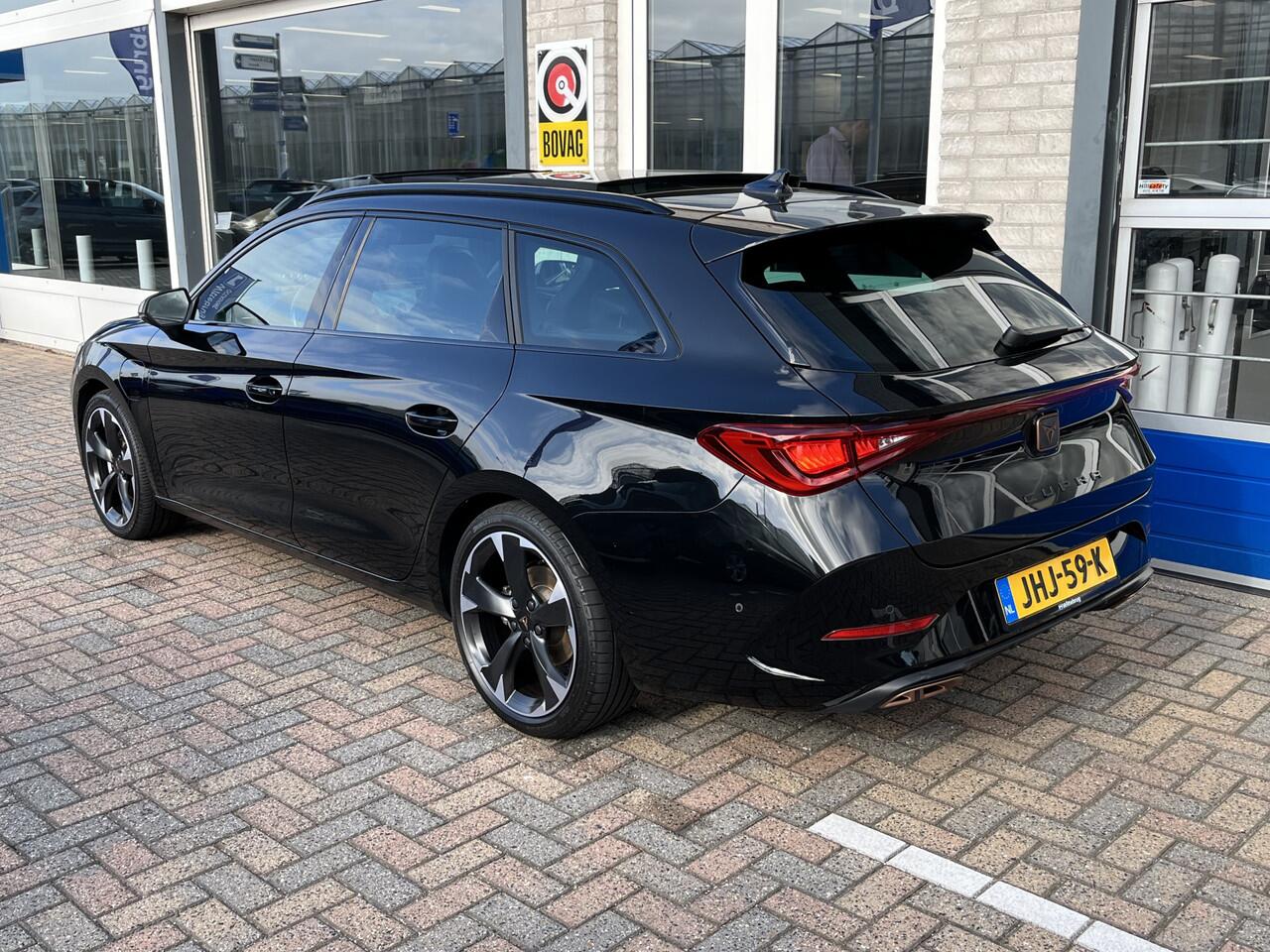 Cupra Leon Sportstourer 1.4 e-Hybrid Performance / AUTOMAAT/ PANO/ CAMERA/ PARK. SENSOREN/ MEMORY SEATS/ KEYLESS/ CRUISE/ STOEL-STUURVERWARM./ FULL LINK/ NAVI/ CLIMA/ DAB/ 18" LMV
