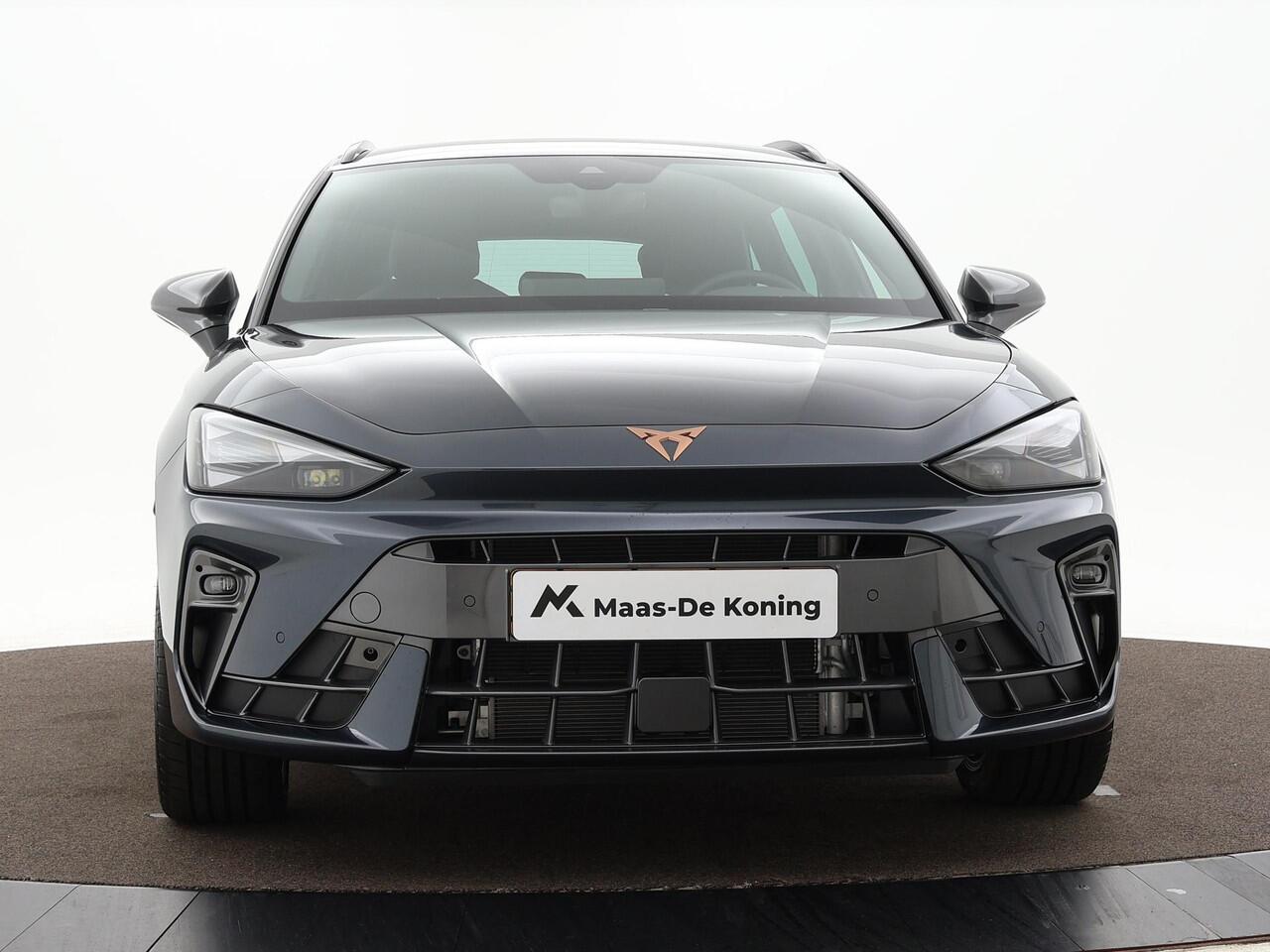 Cupra Leon Sportstourer 1.5 Tsi 204pk DSG e-Hybrid Business · Apple/Android Car Play · Camera · Elek. Trekhaak · Elek. Achterklep · Sfeerverlichting · 18'' Inch · Garantie t/m 11-06-2028 of 90.000km