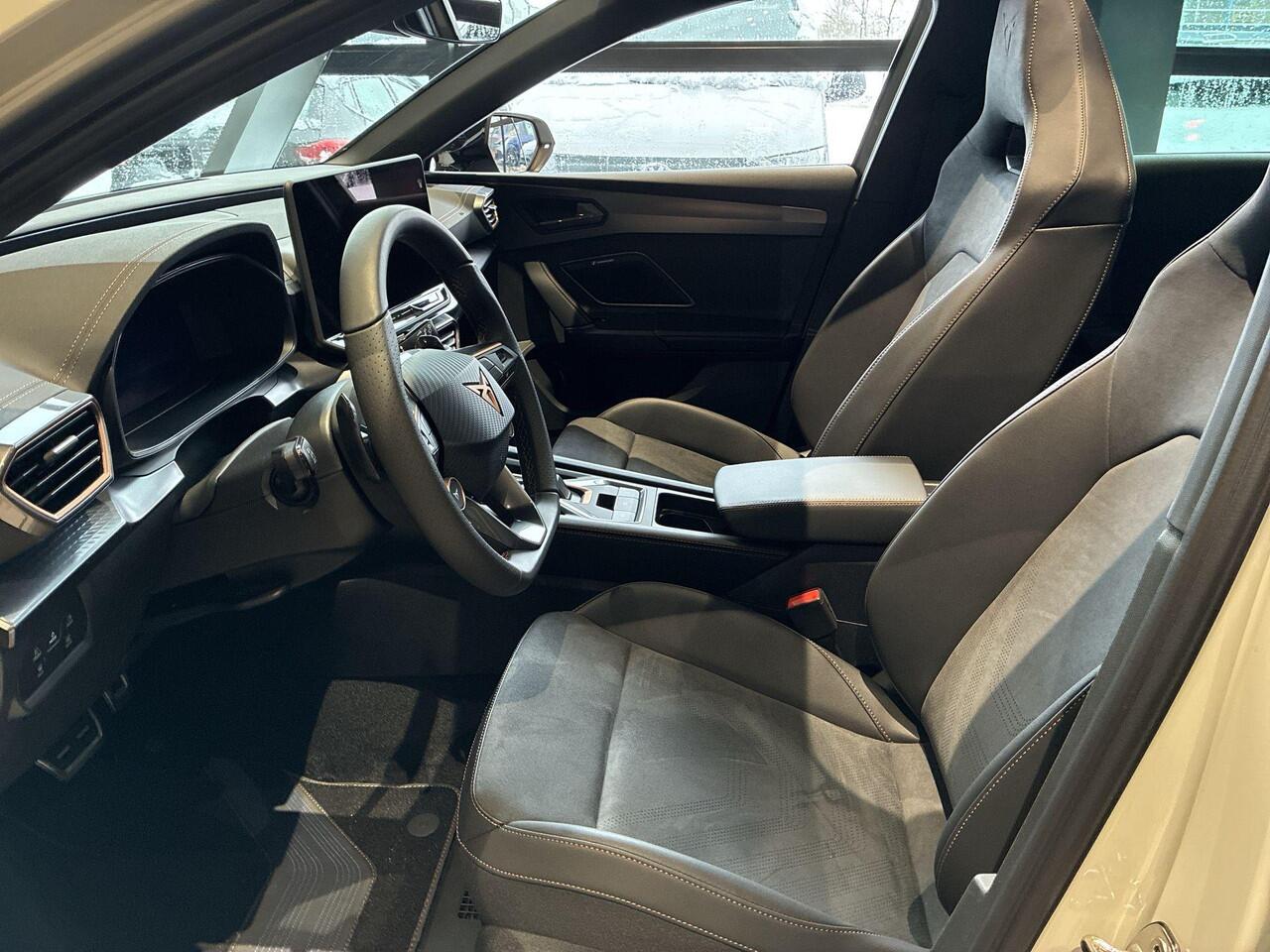 Cupra Leon Sportstourer 1.5 TSI e-Hybrid VZ Performance 272PK l Sennheiser l Panoramdak l Intelligent Drive l Led Matrix Koplampen