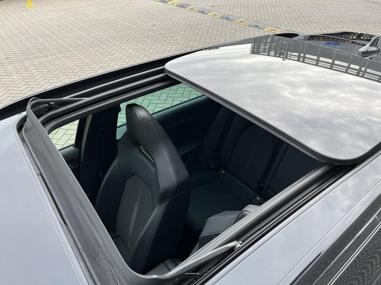 Cupra Leon Sportstourer 1.4 e-Hybrid 245PK VZ Performance / Panoramadak / Supersport Stuur / Memory Seat / Achteruitrijcamera / Stuur + Stoelverwarming / Dodehoek Sensor / Elektrische Achterklep **