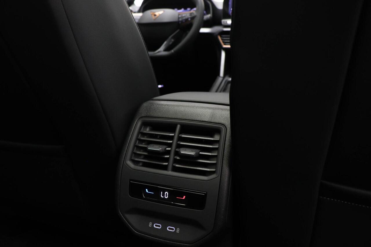 Cupra Leon Sportstourer 1.4 e-Hybrid VZ Performance | PANORAMADAK | STUURVERWARMING | DAB | APPLE | CAMERA