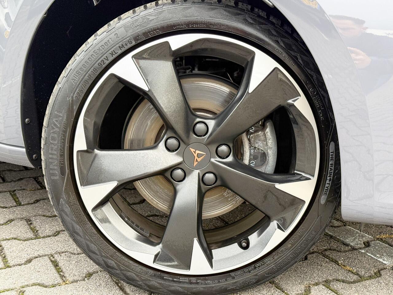 Cupra Leon Sportstourer 1.4 e-Hybrid Business | CarPlay | Cruise | LED | DAB+ | Keyless | Sfeerverlichting | 18 inch