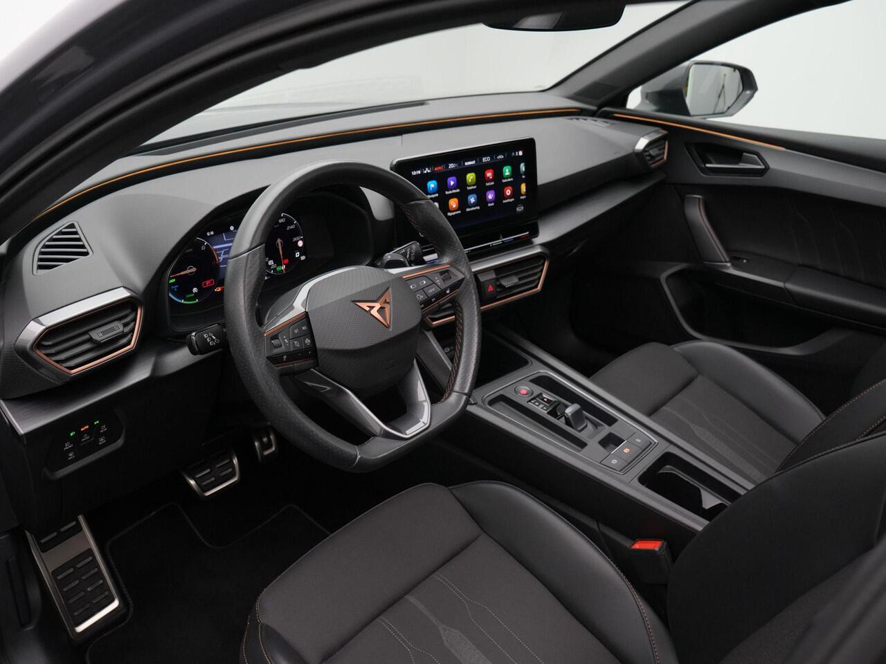 Cupra Leon Sportstourer 1.4 e-Hybrid 245 pk DSG VZ Performance | Panoramadak | Adaptief onderstel | Stuur-/stoelverwarming