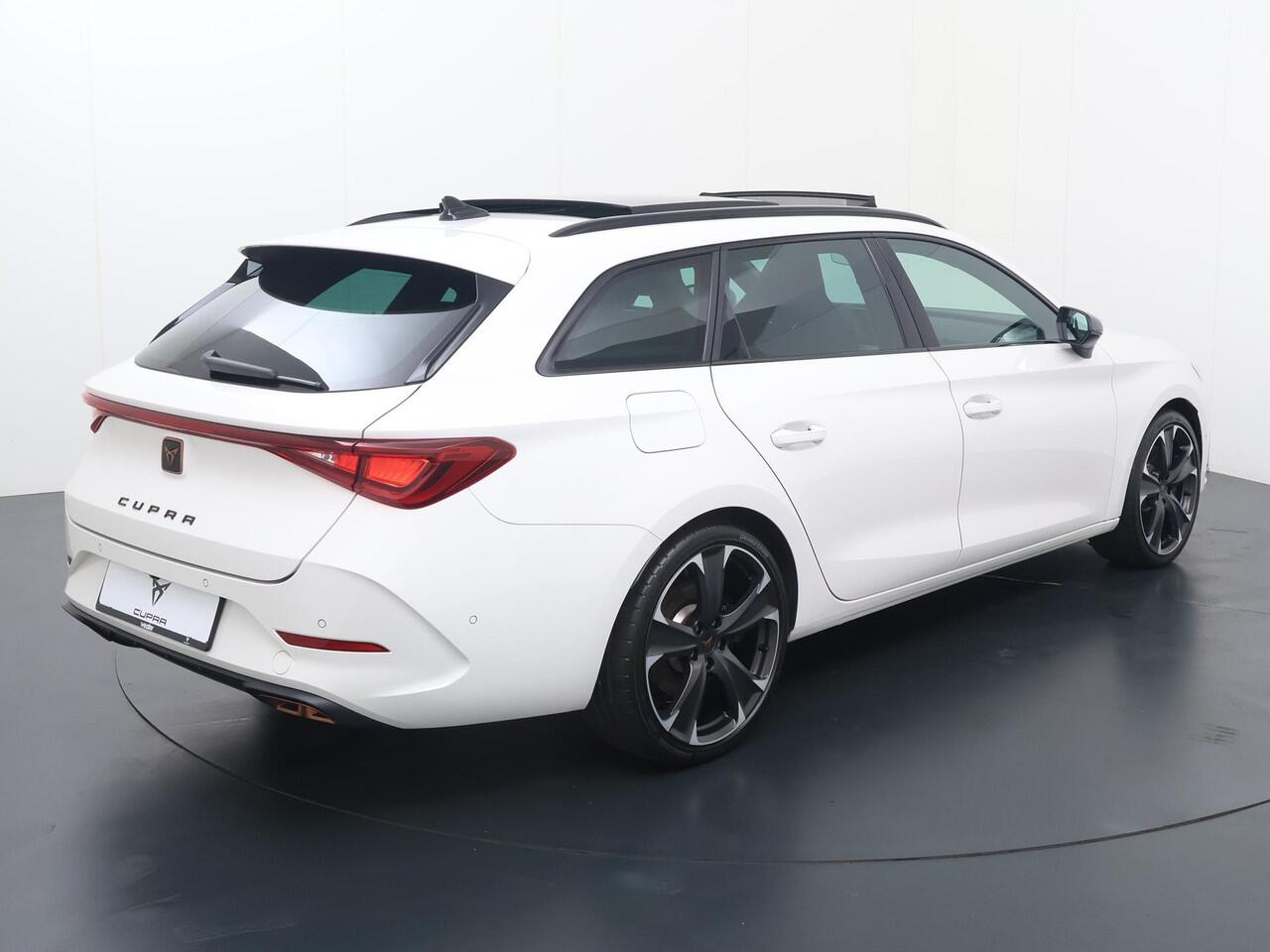 Cupra Leon Sportstourer 1.4 e-Hybrid 245 | 245 PK | SoH 91% | Panoramadak | Stoelverwarming | Achteruitrijcamera | Virtual Cockpit |