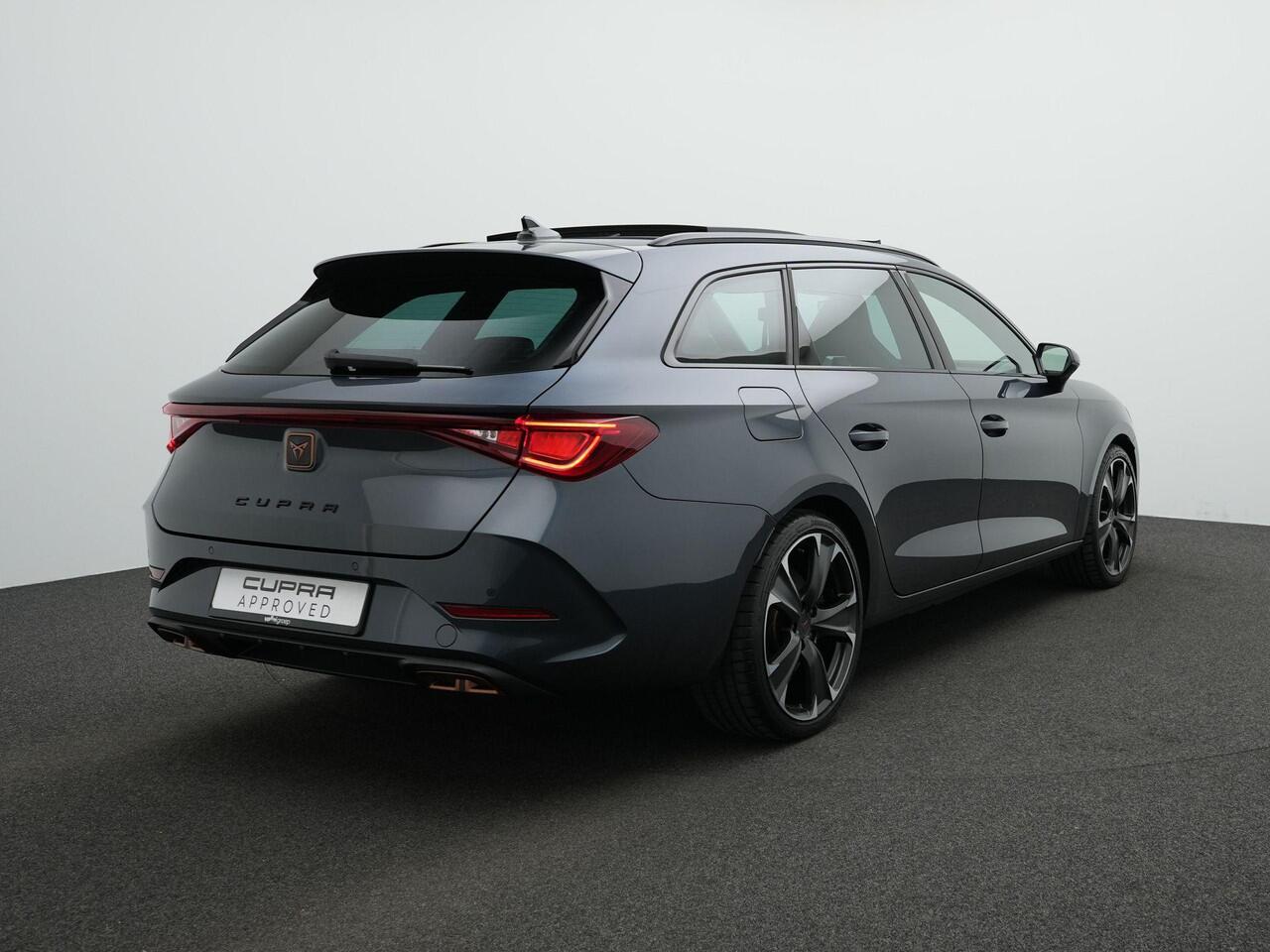 Cupra Leon Sportstourer 1.4 e-Hybrid 245 pk VZ Performance | Panoramadak | Kuipstoelen | LED | Adaptieve onderstelregeling (DCC) | Side assist | 19 inch