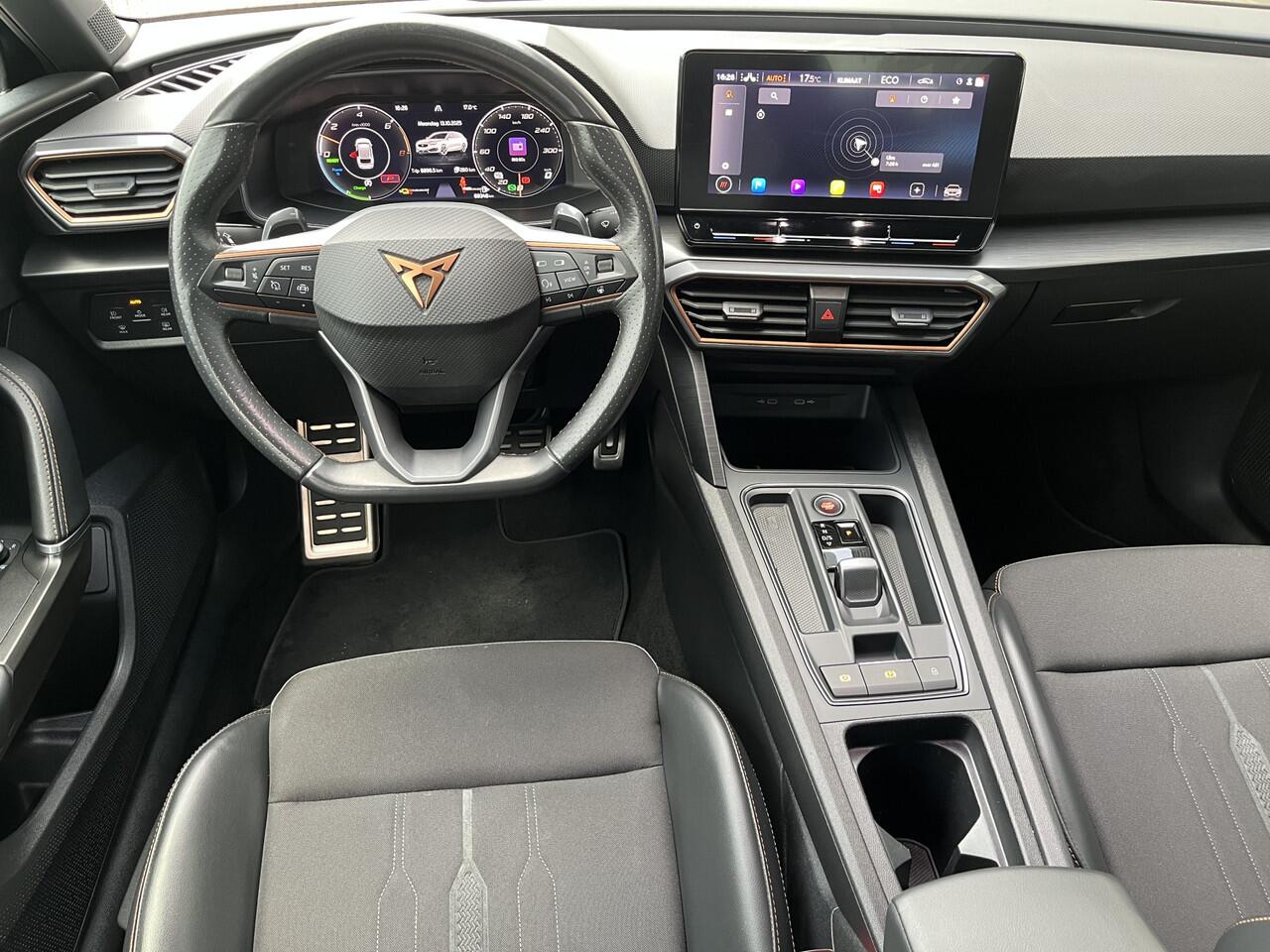 Cupra Leon Sportstourer 1.4 e-Hybrid VZ Performance / AUTOMAAT/ 245 PK/ PARK. SENSOREN/ LED/ KEYLESS/ CRUISE/ FULL LINK/ STOEL-STUURVERWARM./ NAVI/ CLIMA/ DAB/ 19" LMV