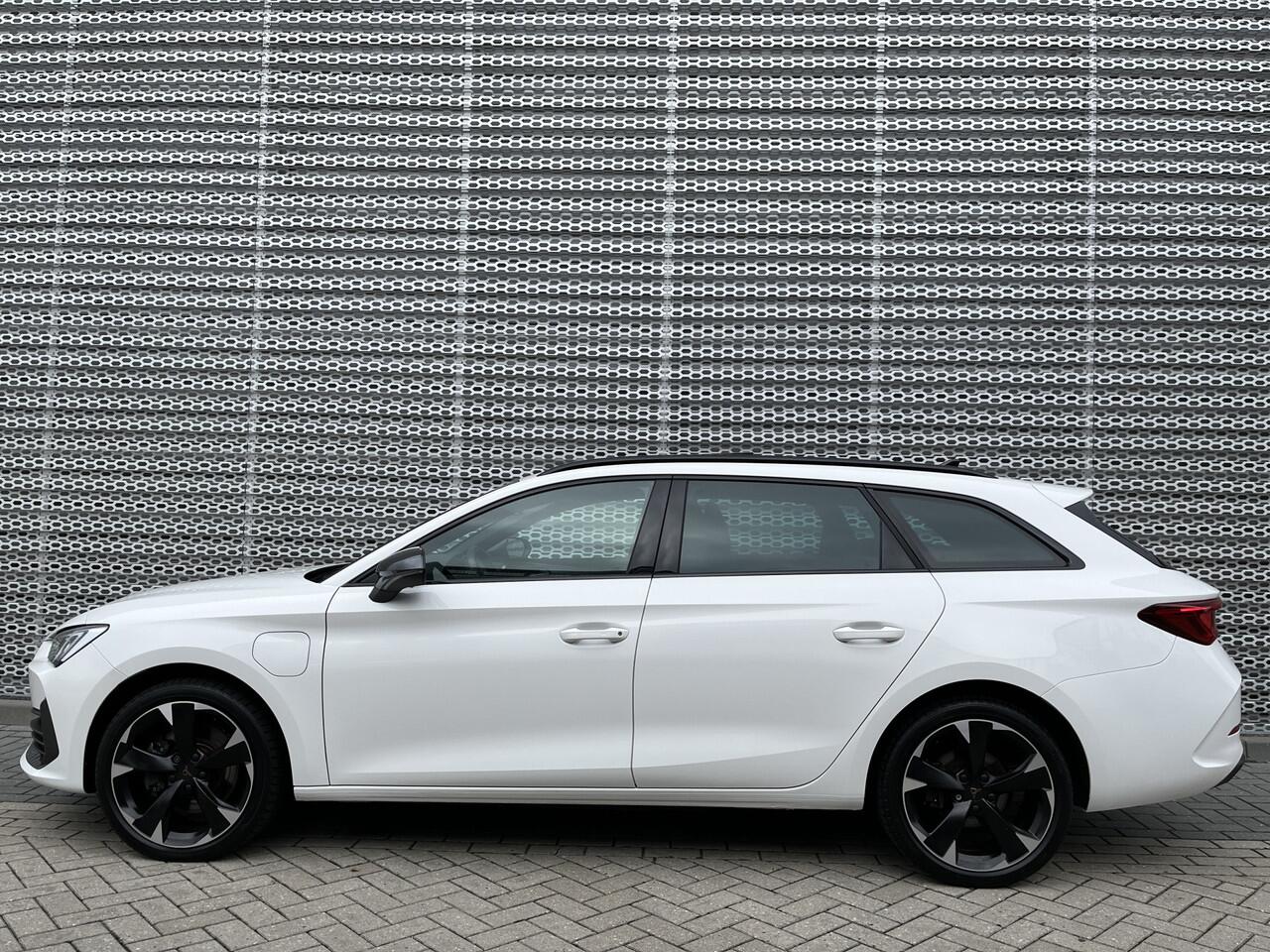 Cupra Leon Sportstourer 1.4 e-Hybrid 204PK Performance / Panoramadak / Kuipstoelen / Stuur + Stoelverwarming / Verwarmbare Voorruit / Parkeersensoren Achter