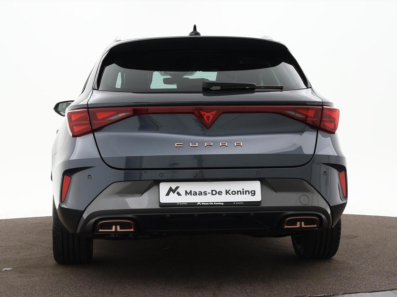 Cupra Leon Sportstourer 1.5 Tsi 204pk DSG e-Hybrid Business · Apple/Android Car Play · Camera · Elek. Trekhaak · Elek. Achterklep · Sfeerverlichting · 18'' Inch · Garantie t/m 11-06-2028 of 90.000km