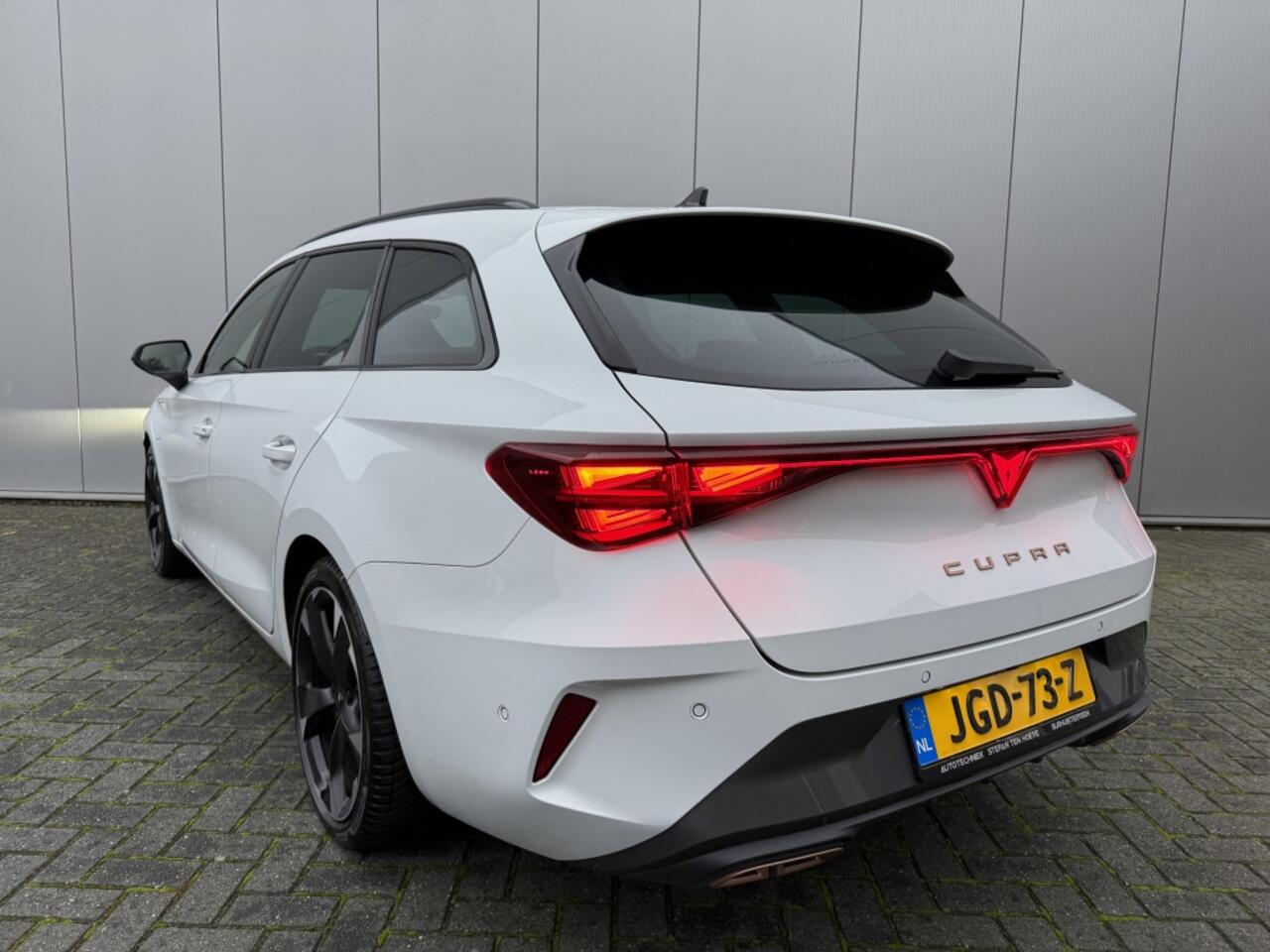 Cupra Leon Sportstourer 1.5 TSI e-Hybrid fabrieksgarantie Business Carplay Camera 18