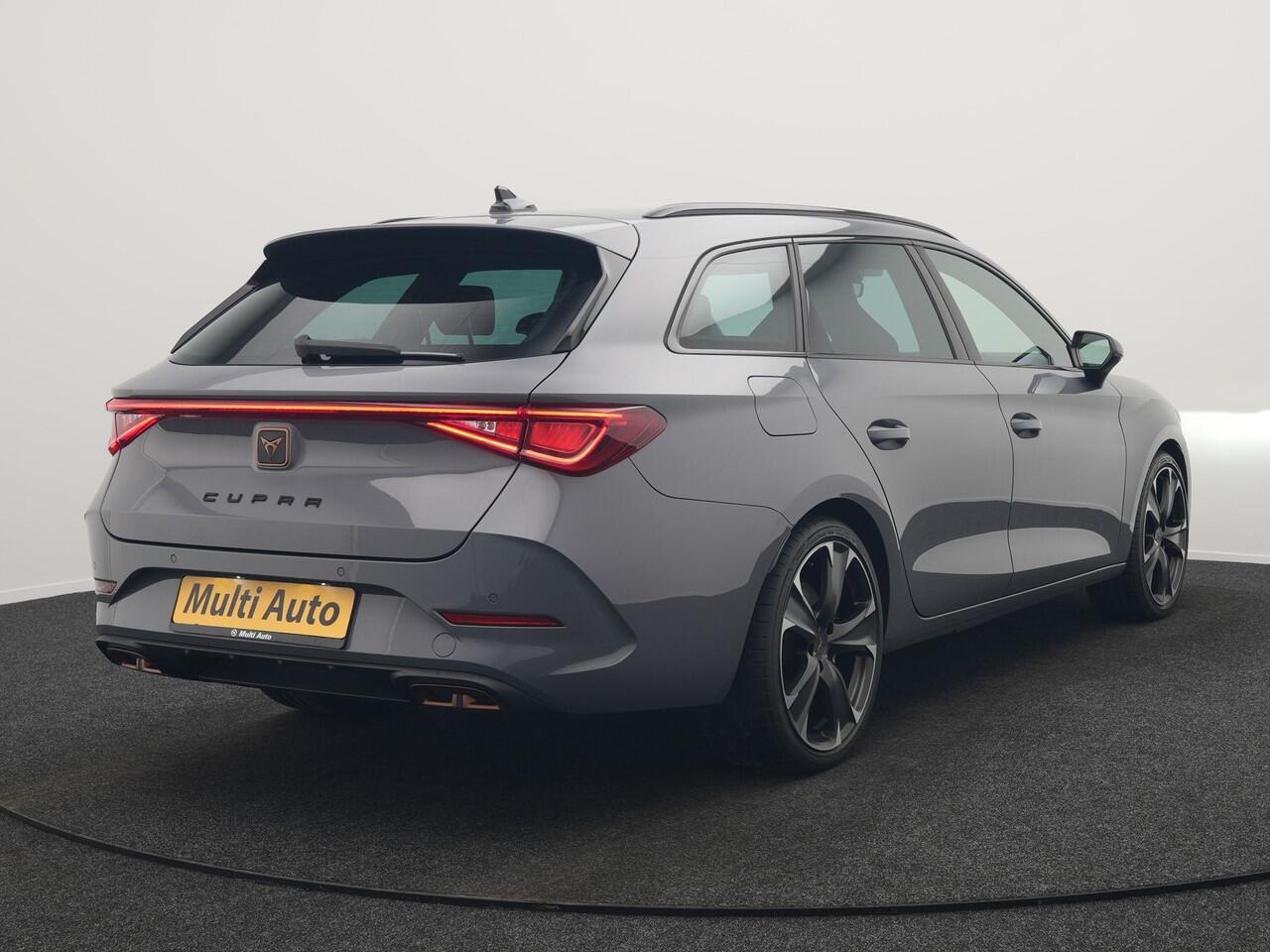 Cupra Leon Sportstourer 1.4 e-Hybrid VZ Plug In Hybrid 245pk Dealer O.H PHEV | Keyless | Cruise Control | Lederen Sportstoelen Verwarmd | Navigatie | Virtual | Front & Lane Assist | Sportstuur Verwarmd | Sfeerverlichting | DAB | 19"L.M |