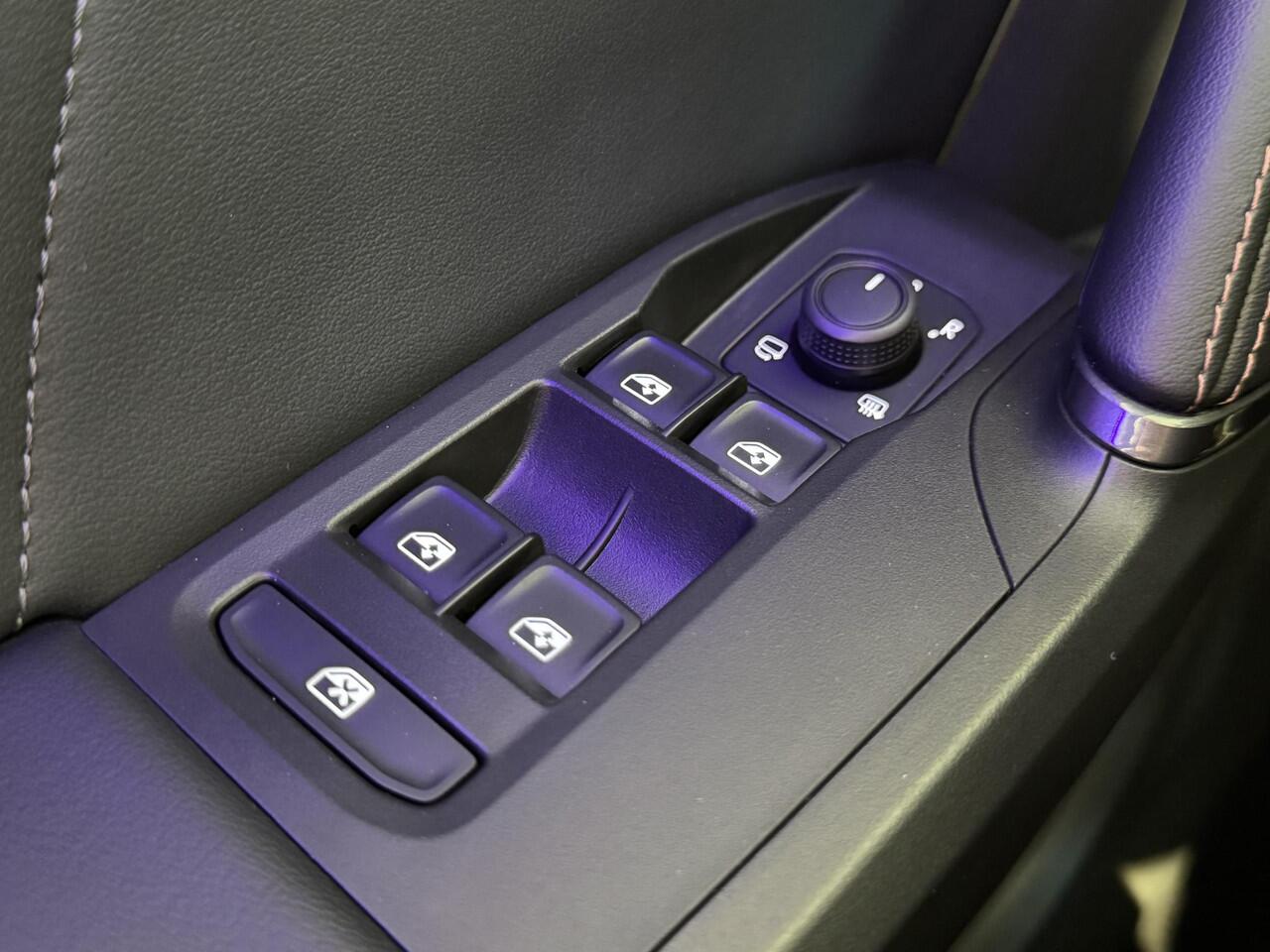 Cupra Leon Sportstourer 1.5 eTSI Automaat Business Edition | ¤ 1.000 INRUILPREMIE | Panorama Schuifdak | Navigatie | Climate Control | LED Verlichting | 18"Lmv | Camera | Keyless Go | Apple Carplay/Android Auto ( Vestiging - Vianen )