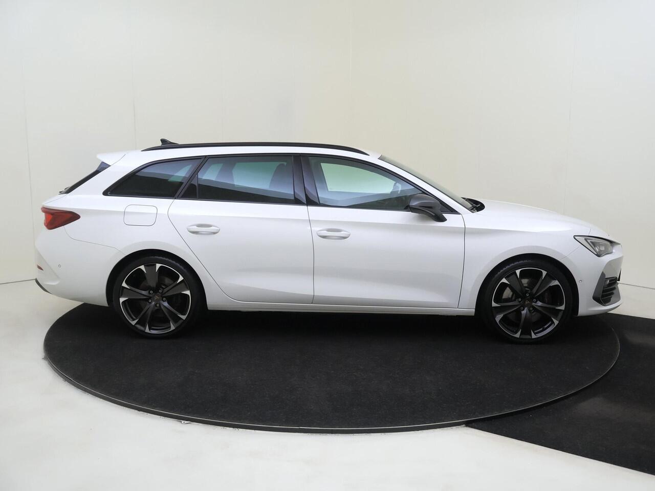Cupra Leon Sportstourer 1.4 e-Hybrid VZ Performance | Parkeerasisstent | Cupra mode | Keyless | Navigatie | Stoel- en stuurwielverwarming | Dodehoek detectie | 3-zone airco |