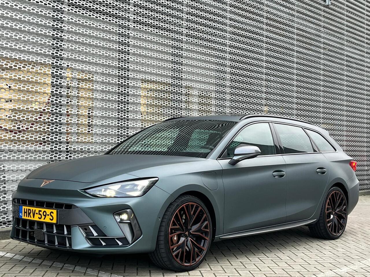 Cupra Leon Sportstourer 1.5 TSI e-Hybrid VZ Extreme / Panoramadak / Sennheiser / Navigatiesysteem / App connect / CUP-Stoelen / Stoel+stuurverwaring /