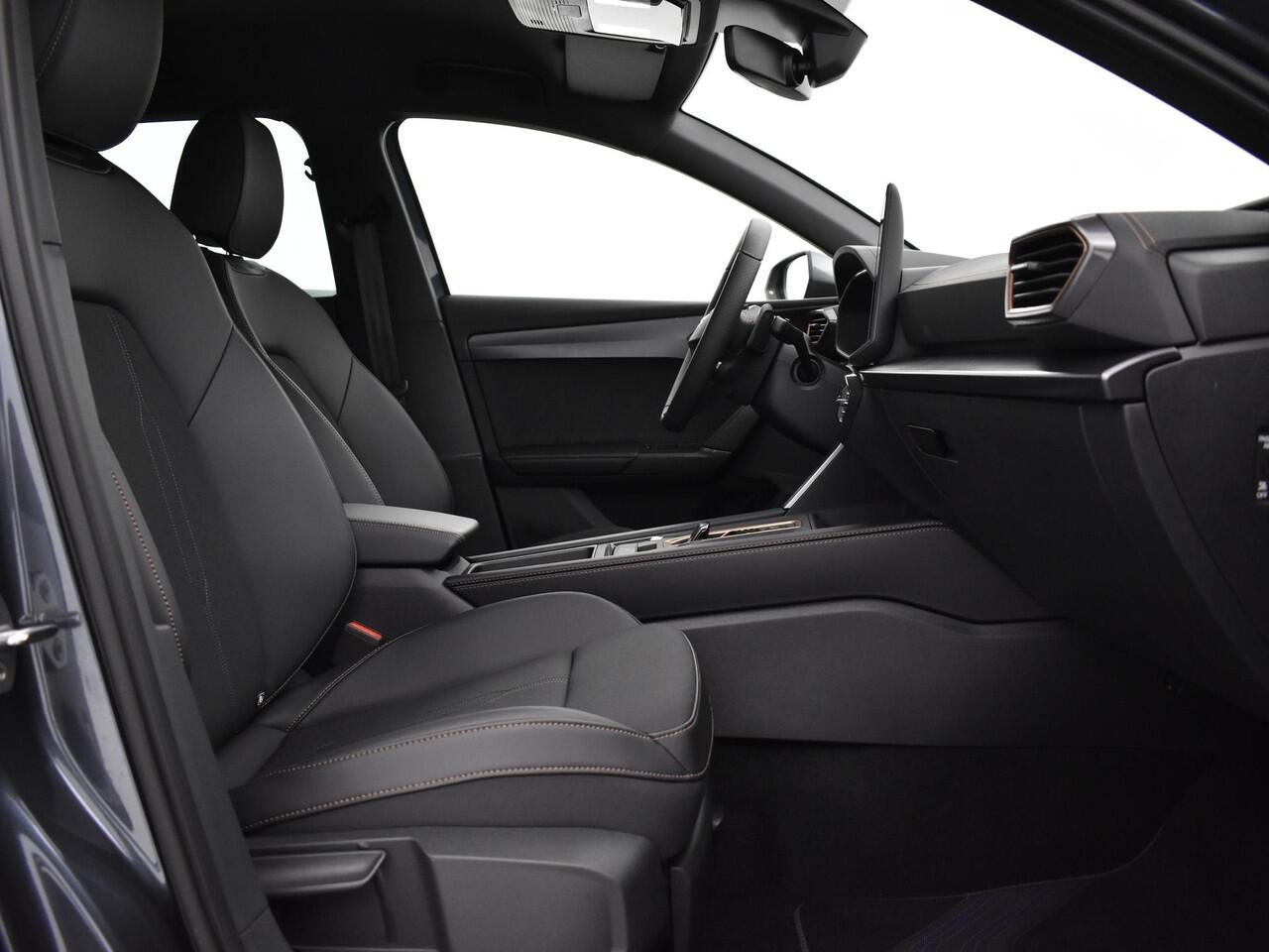 Cupra Leon Sportstourer 1.5 Tsi 204pk DSG e-Hybrid Business · Apple/Android Car Play · Camera · Elek. Trekhaak · Elek. Achterklep · Sfeerverlichting · 18'' Inch · Garantie t/m 11-06-2028 of 90.000km