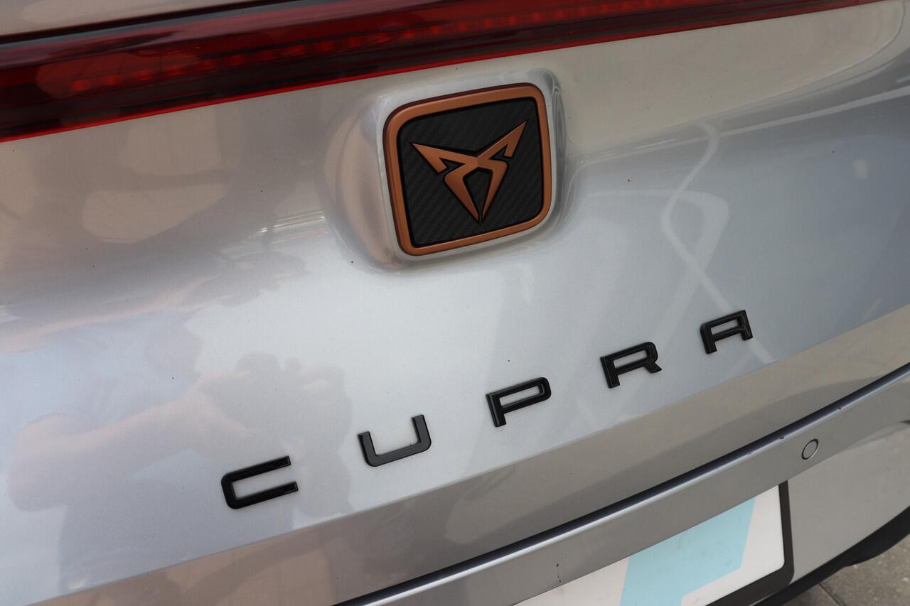 Cupra Leon Sportstourer 1.5 eTSI Business Edition Panorama dak, sfeer verlichting, navigatie.