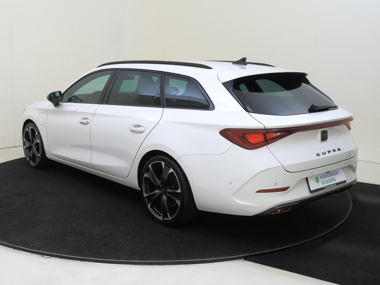 Cupra Leon Sportstourer 1.4 e-Hybrid VZ Performance | Parkeerasisstent | Cupra mode | Keyless | Navigatie | Stoel- en stuurwielverwarming | Dodehoek detectie | 3-zone airco |