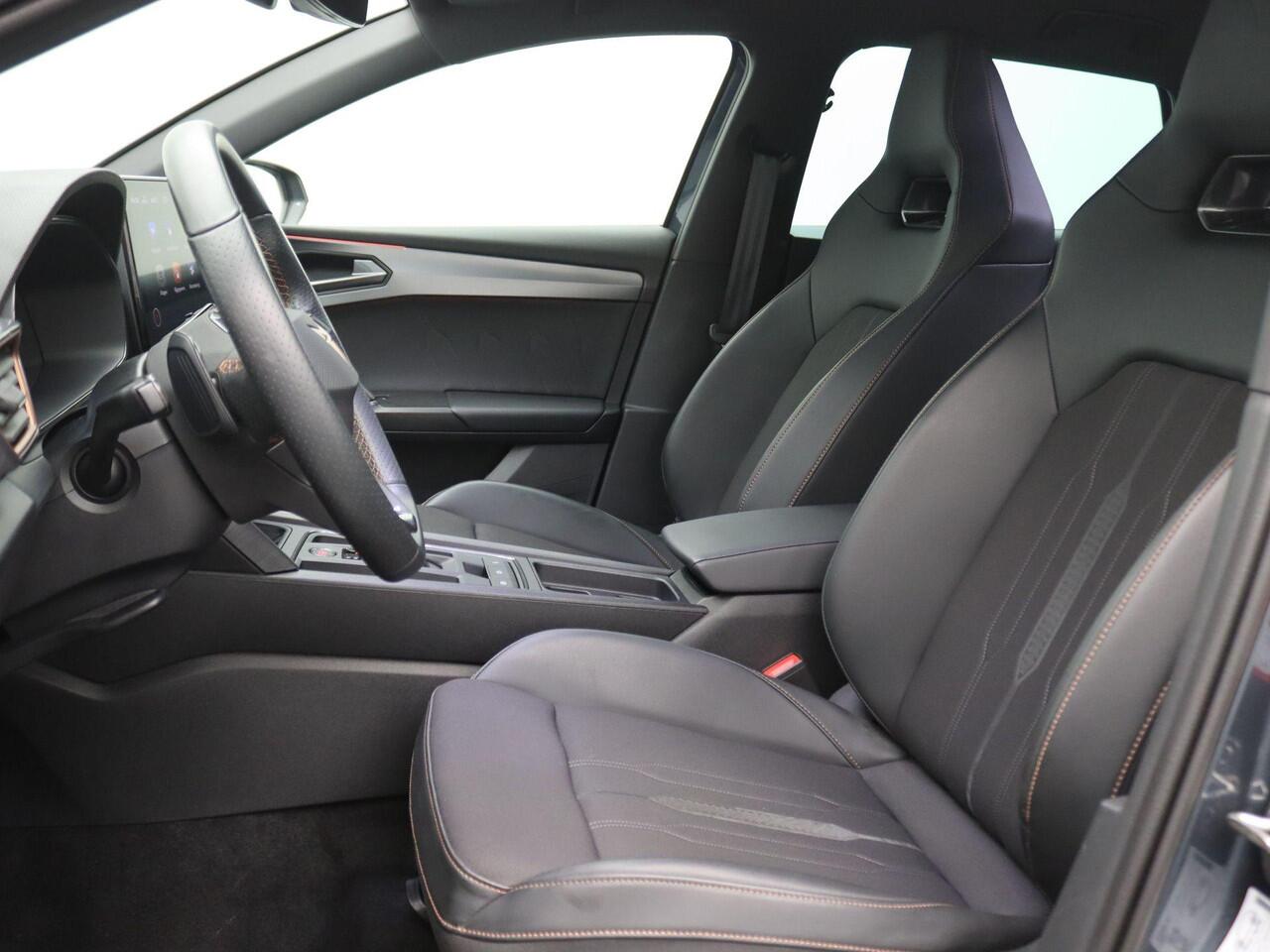 Cupra Leon Sportstourer 1.4 e-Hybrid Business 204PK DSG Achteruitrijcamera, Full LED-verlichting, Side Assist, Keyless, Navi, Clima, Stoel-Stuurverwarming, 18" LM Velgen