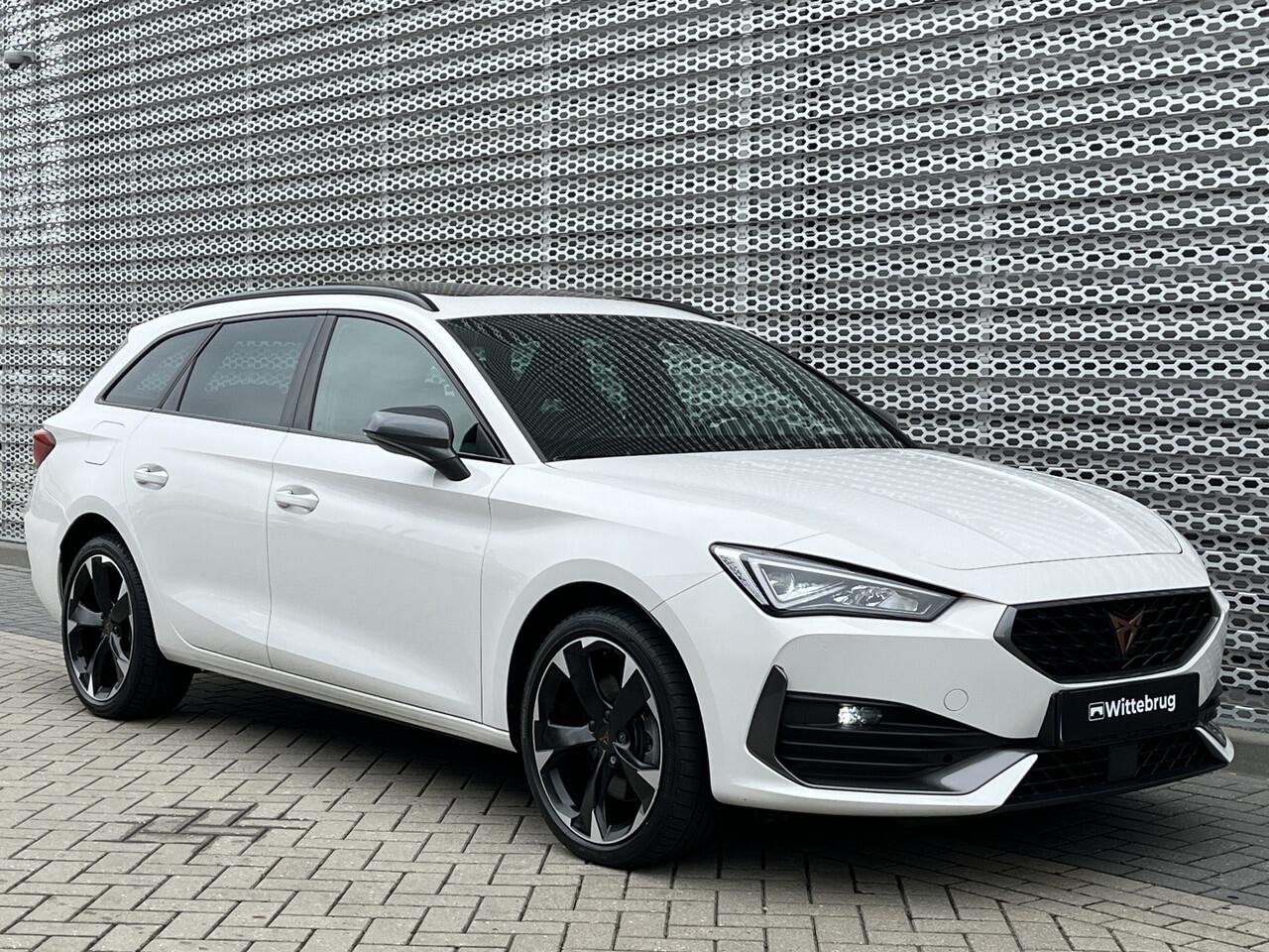 Cupra Leon Sportstourer 1.4 e-Hybrid 204PK Performance / Panoramadak / Kuipstoelen / Stuur + Stoelverwarming / Verwarmbare Voorruit / Parkeersensoren Achter