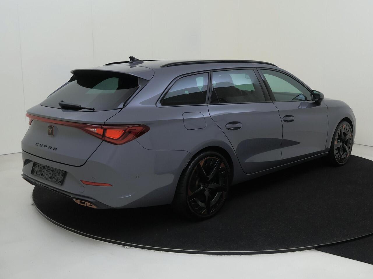 Cupra Leon Sportstourer 1.4 e-Hybrid VZ Performance | Adaptieve demping | Cupra mode | Parkeerassistent | Stoel- en stuurwielverwarming | Keyless | Achteruitrijcamera | Dodehoek detectie |