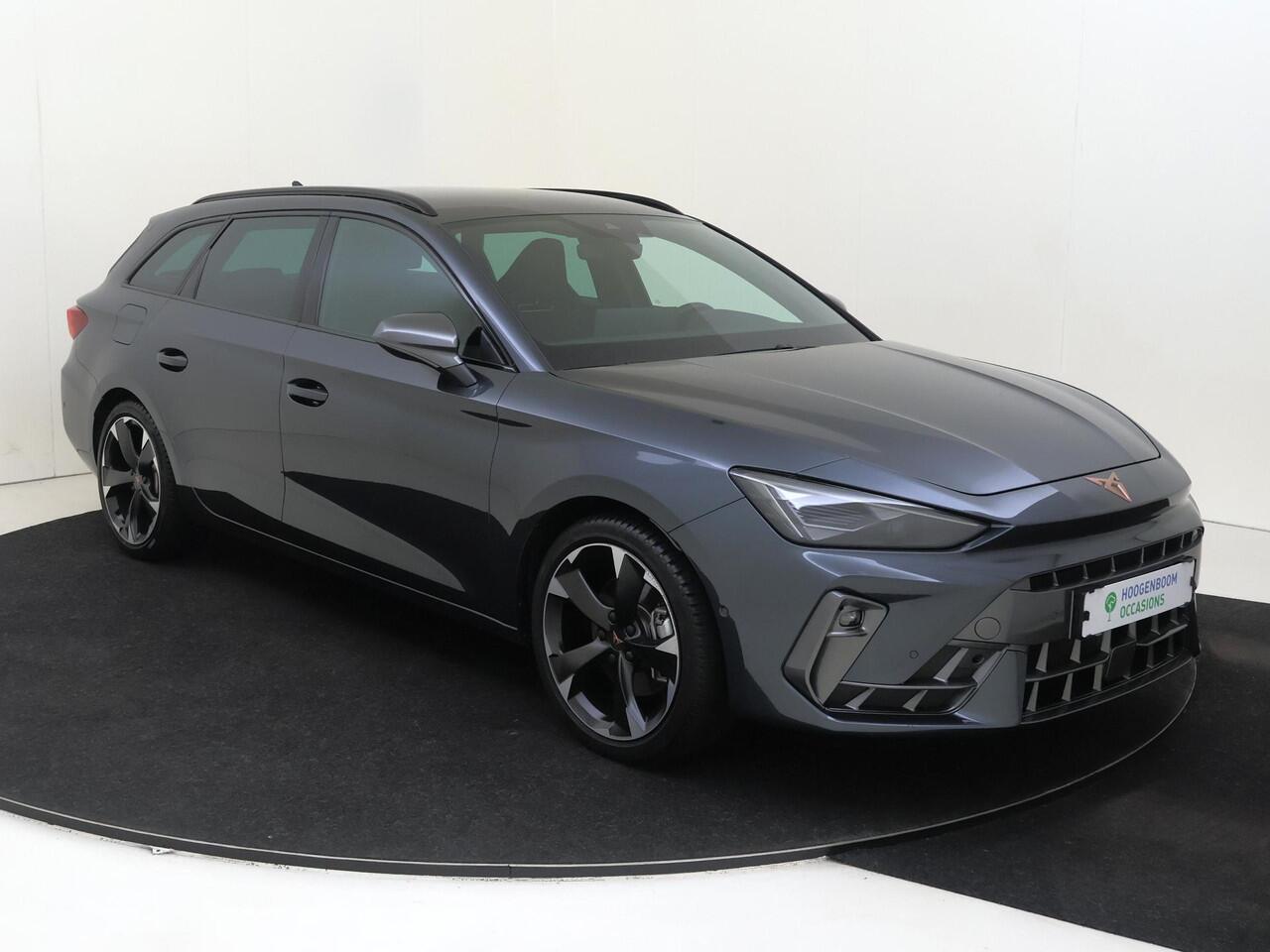Cupra Leon Sportstourer 1.5 TSI e-Hybrid Business | SoH 100% | Trekhaak | Kuipstoelen | Dodehoek detectie | Parkeerassistent | Keyless | Stoel- en stuurwielverwarming | Adaptieve cruise control | Achteruitrijcamera |