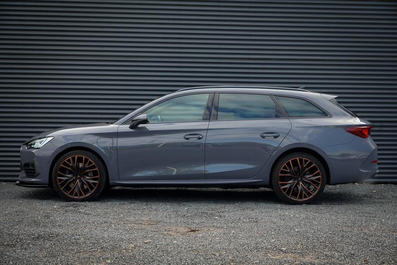 Cupra Leon Sportstourer 1.4 e-Hybrid VZ Copper Edition / Pano / Adaptive Cruise / 19''