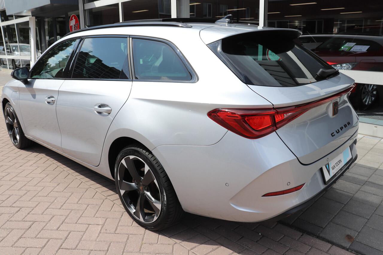 Cupra Leon Sportstourer 1.5 eTSI Business Edition Panorama dak, sfeer verlichting, navigatie.