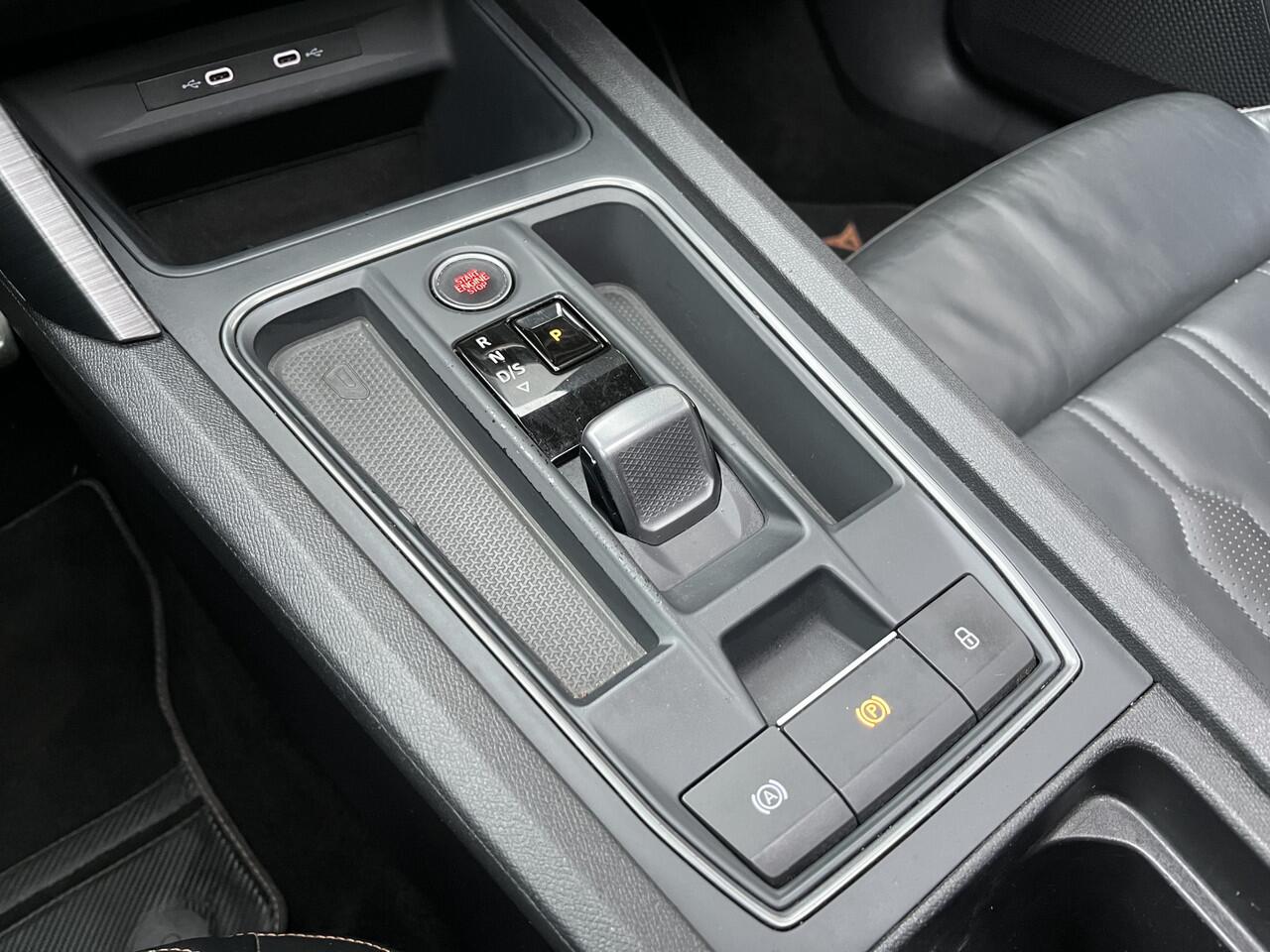 Cupra Leon 1.4 e-Hybrid VZ Black Edition / AUTOMAAT/ 245 PK/ PANO/ PARK. SENSOREN/ LEDER/ DCC/ MEMORY SEATS/ STOEL-STUURVERWARM./ KEYLESS/ ADAPT. CRUISE/ FULL LINK/ NAVI/ CLIMA/ DAB/ 19" LMV