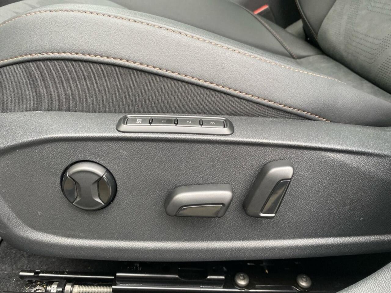 Cupra Leon 1.5 TSI e-Hyb VZ PANO.DAK/CAM./ACC/STOEL+STUURVERW./MEM.